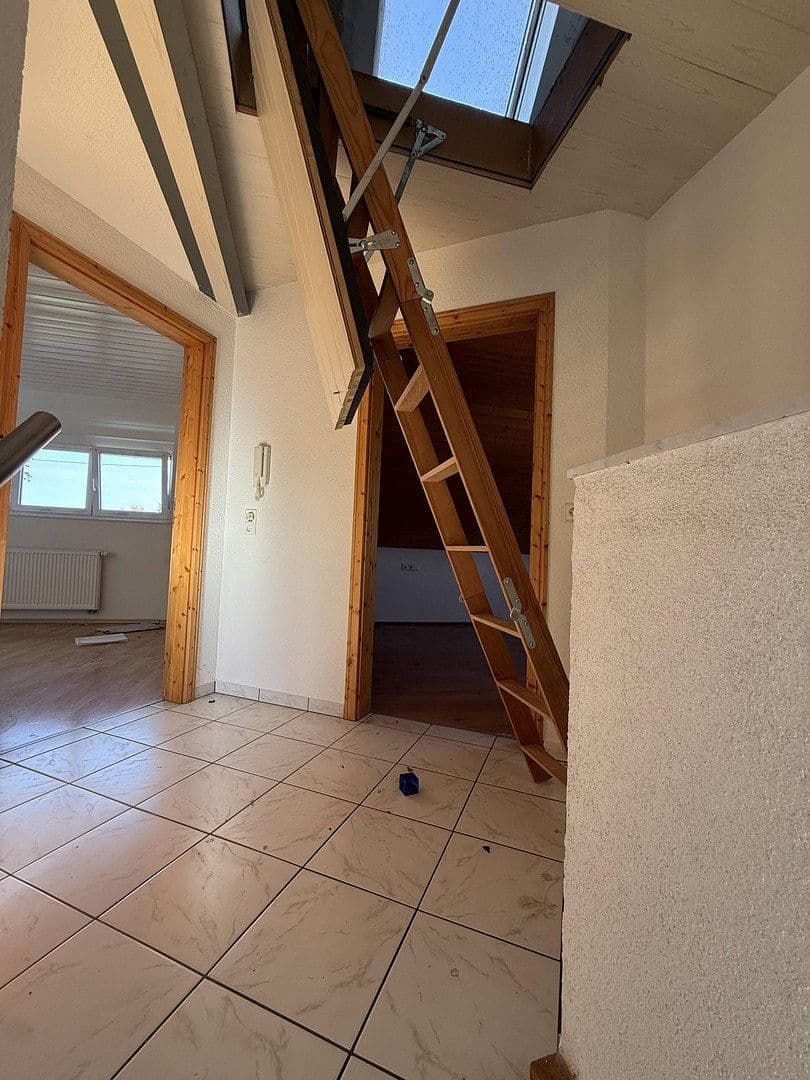Prodej domu 110 m², pozemek 580 m², Danzinerstraße 8, Heitersheim, Bádensko-Württembersko Prodej domu 110 m², pozemek 580 m², Danzinerstraße 8, Heitersheim, Bádensko-Württembersko