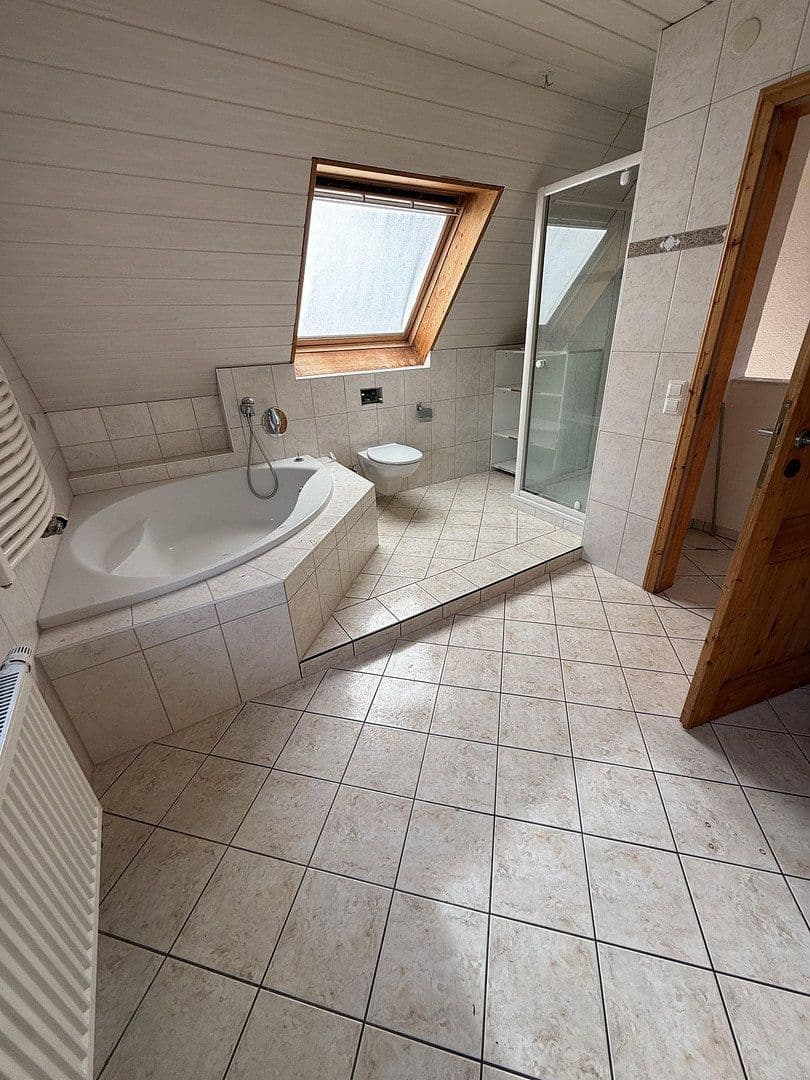Prodej domu 110 m², pozemek 580 m², Danzinerstraße 8, Heitersheim, Bádensko-Württembersko Prodej domu 110 m², pozemek 580 m², Danzinerstraße 8, Heitersheim, Bádensko-Württembersko