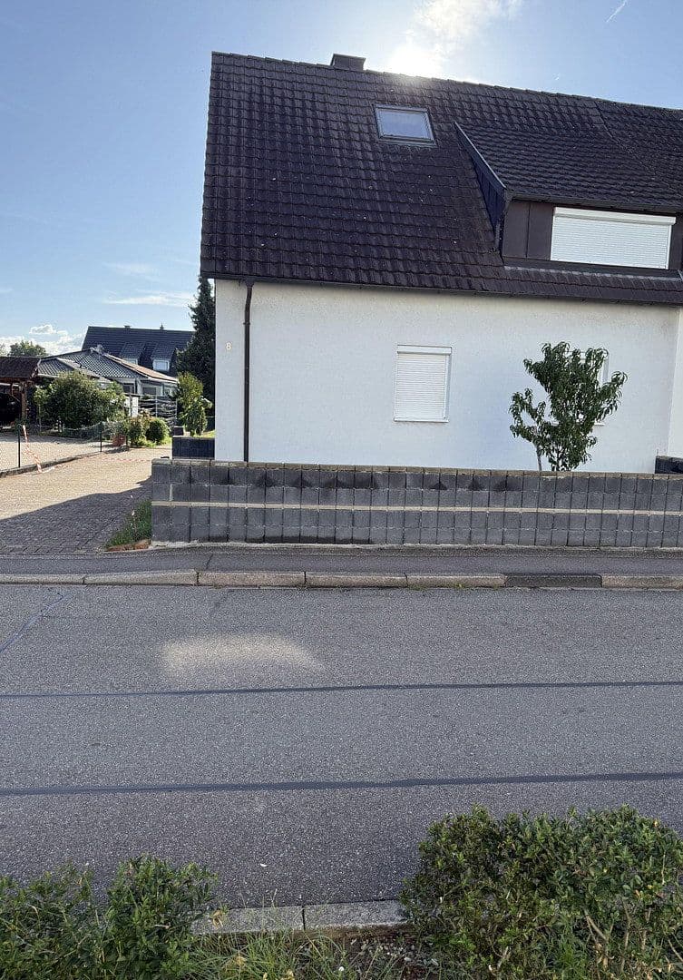 Prodej domu 110 m², pozemek 580 m², Danzinerstraße 8, Heitersheim, Bádensko-Württembersko Prodej domu 110 m², pozemek 580 m², Danzinerstraße 8, Heitersheim, Bádensko-Württembersko