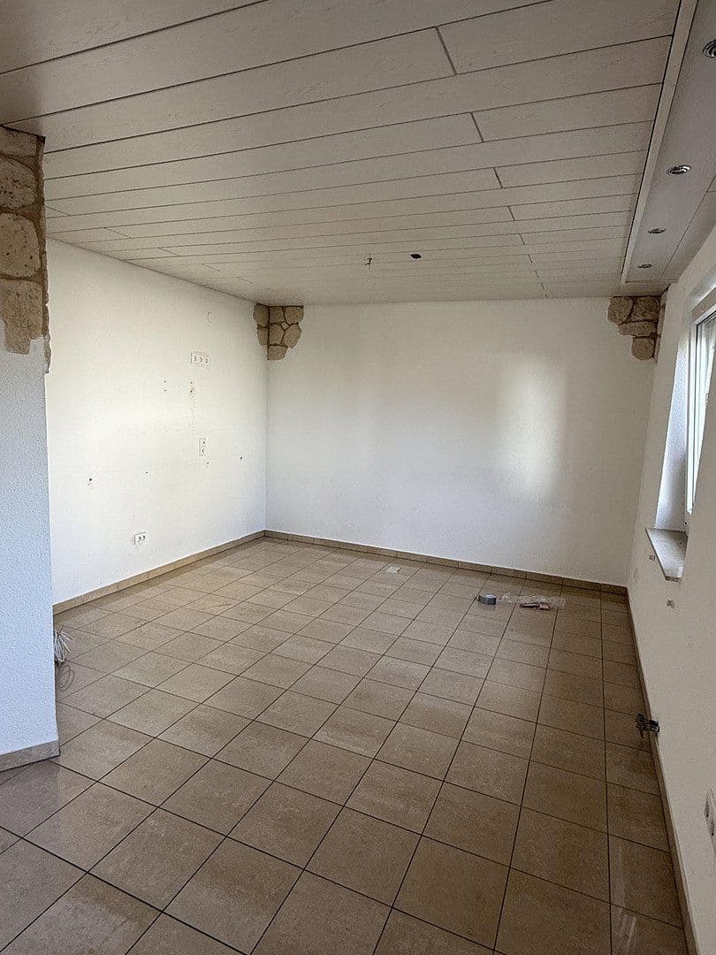 Prodej domu 110 m², pozemek 580 m², Danzinerstraße 8, Heitersheim, Bádensko-Württembersko Prodej domu 110 m², pozemek 580 m², Danzinerstraße 8, Heitersheim, Bádensko-Württembersko