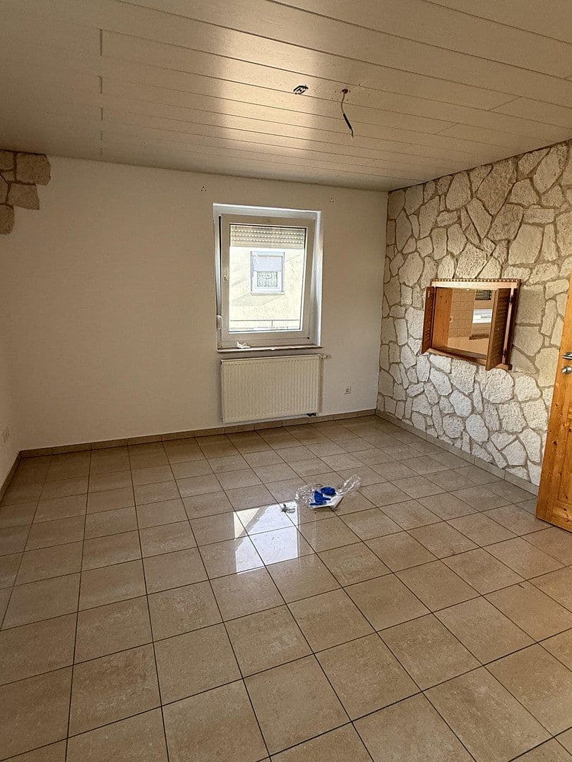 Prodej domu 110 m², pozemek 580 m², Danzinerstraße 8, Heitersheim, Bádensko-Württembersko Prodej domu 110 m², pozemek 580 m², Danzinerstraße 8, Heitersheim, Bádensko-Württembersko