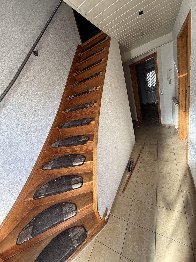 Prodej domu 110 m², pozemek 580 m², Danzinerstraße 8, Heitersheim, Bádensko-Württembersko Prodej domu 110 m², pozemek 580 m², Danzinerstraße 8, Heitersheim, Bádensko-Württembersko