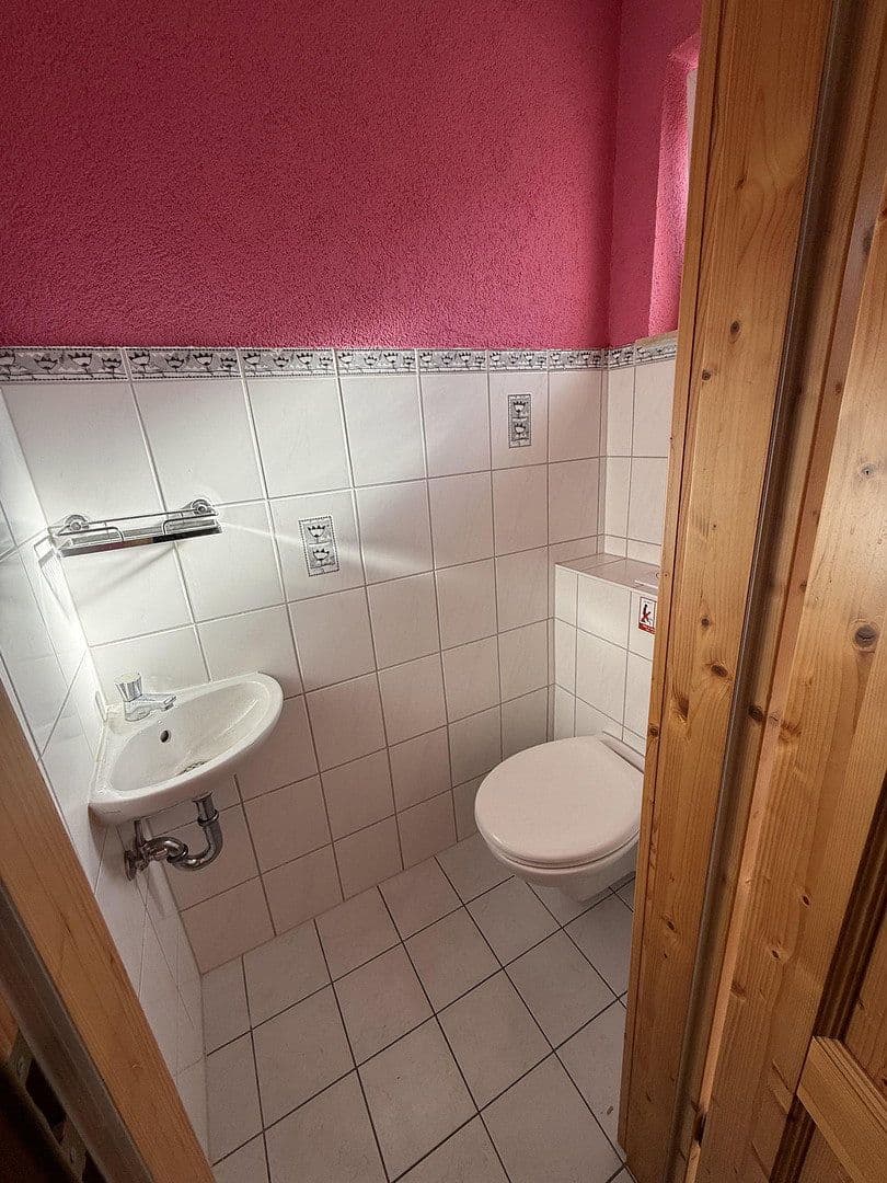 Prodej domu 110 m², pozemek 580 m², Danzinerstraße 8, Heitersheim, Bádensko-Württembersko Prodej domu 110 m², pozemek 580 m², Danzinerstraße 8, Heitersheim, Bádensko-Württembersko