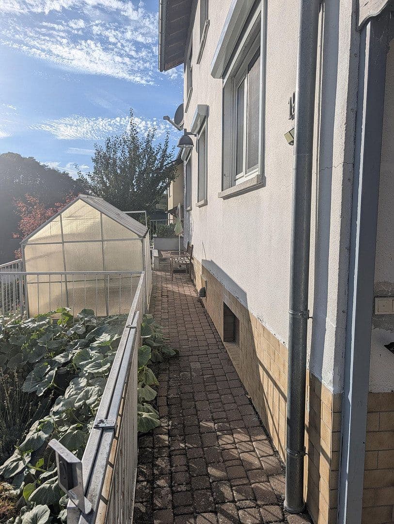 Prodej domu 185 m², pozemek 500 m², Bärsbacher Weg 19, Weinheim, Bádensko-Württembersko Prodej domu 185 m², pozemek 500 m², Bärsbacher Weg 19, Weinheim, Bádensko-Württembersko