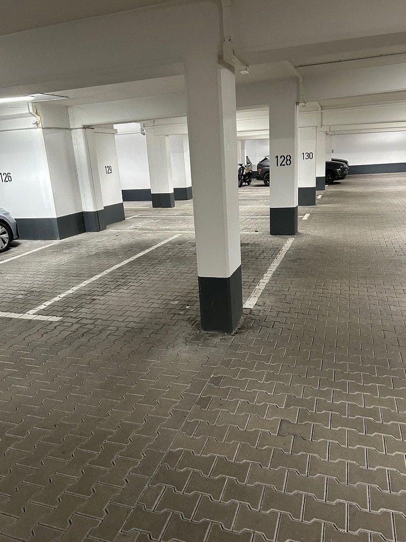 Pronájem garáže, Tuerkenstraße 28, München, Bavorsko Pronájem garáže, Tuerkenstraße 28, München, Bavorsko