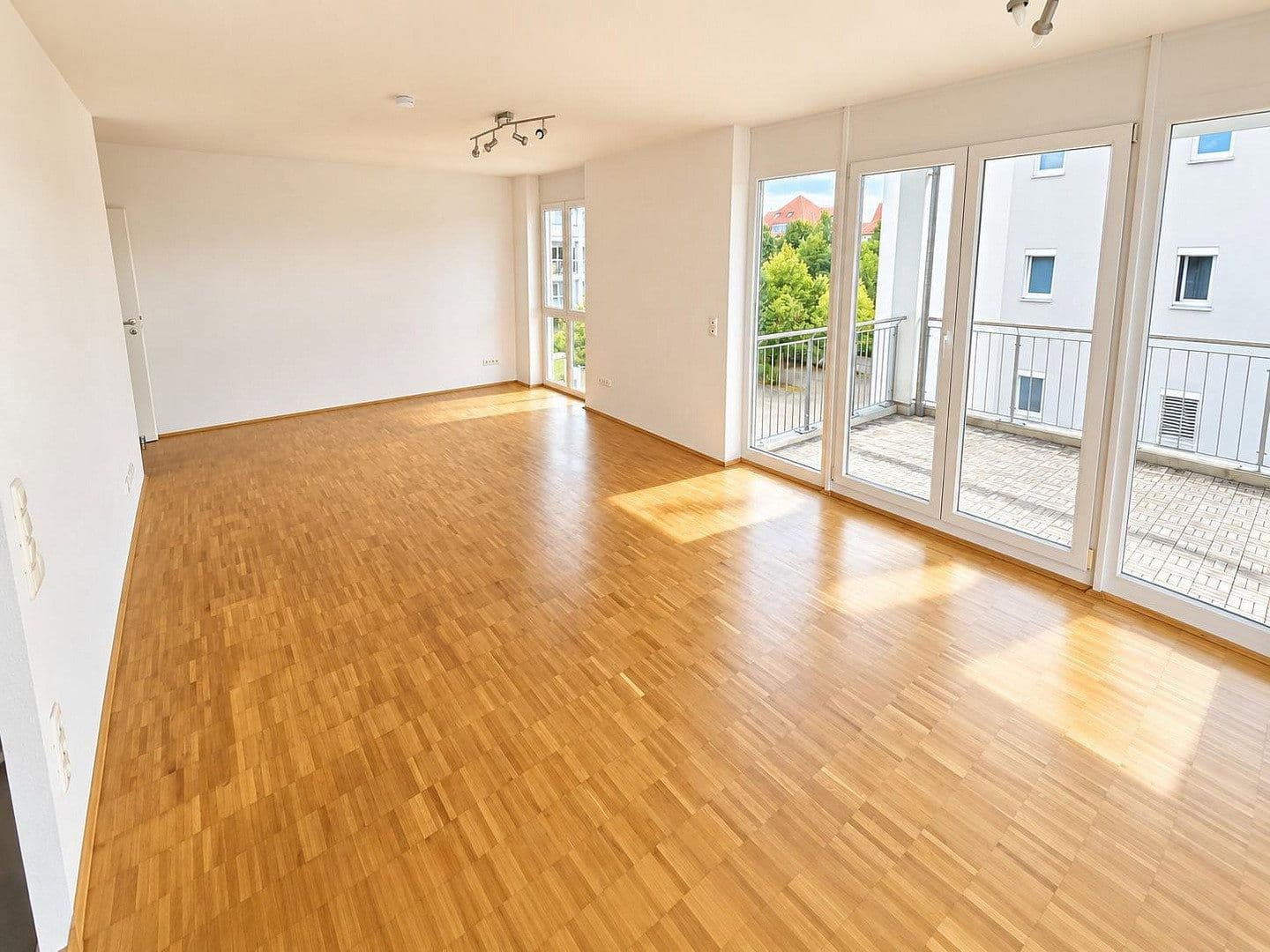 Prodej bytu 4+1 125 m², Dr.-Heinrich-Wunderlich-Straße 4, Würzburg-Lengfeld, Bavorsko Prodej bytu 4+1 125 m², Dr.-Heinrich-Wunderlich-Straße 4, Würzburg-Lengfeld, Bavorsko