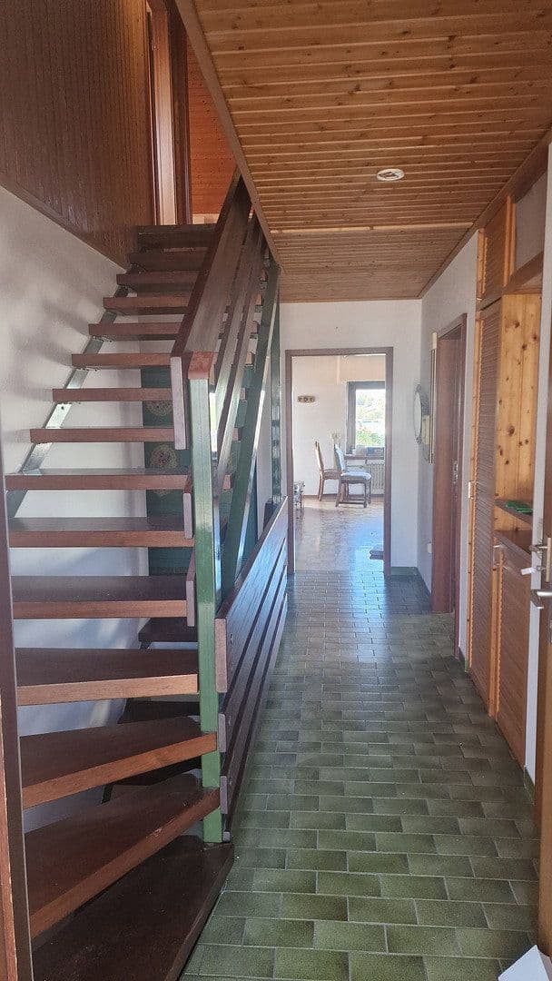 Prodej domu 240 m², pozemek 4.480 m², St. Laurentiusweg 20, Oberderdingen, Bádensko-Württembersko Prodej domu 240 m², pozemek 4.480 m², St. Laurentiusweg 20, Oberderdingen, Bádensko-Württembersko