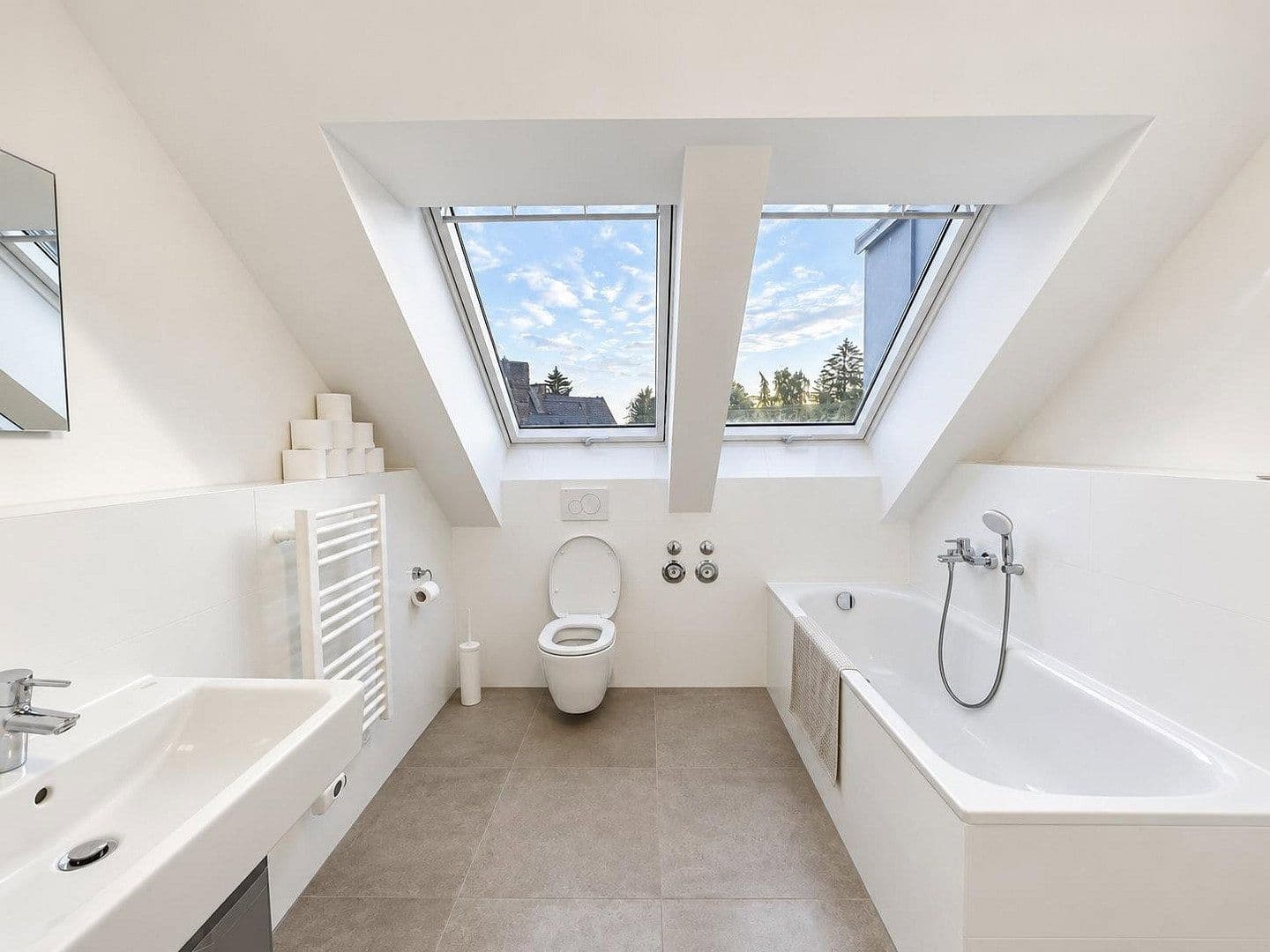 Pronájem bytu 3+1 75 m², Hötzlring 20, München, Bavorsko Pronájem bytu 3+1 75 m², Hötzlring 20, München, Bavorsko