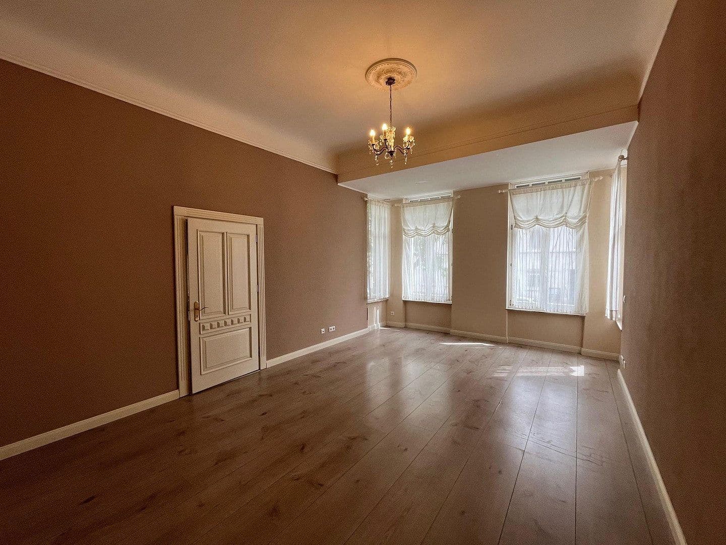 Pronájem bytu 4+kk 120 m², Pforzheim, Bádensko-Württembersko Pronájem bytu 4+kk 120 m², Pforzheim, Bádensko-Württembersko