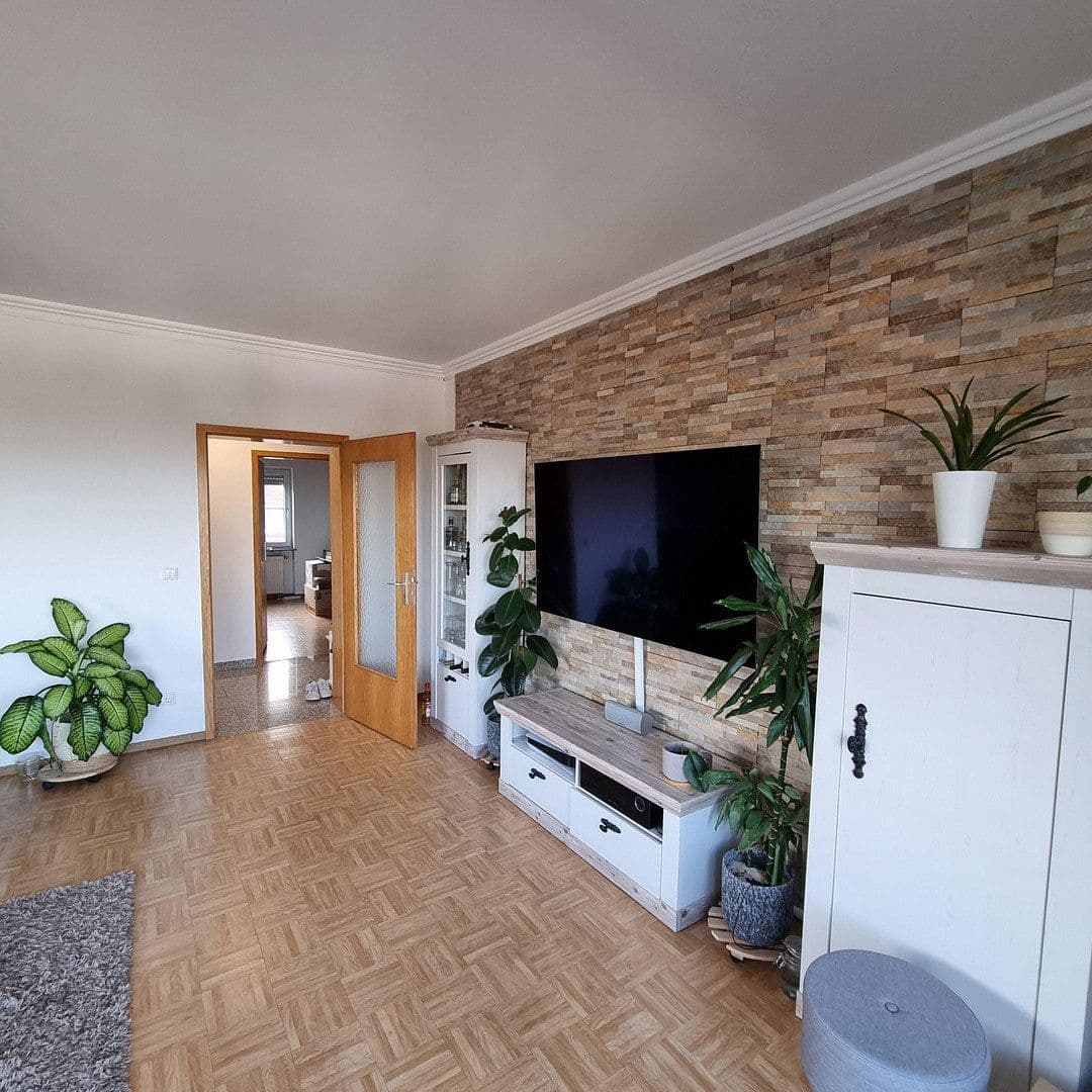 Pronájem bytu 3+1 98 m², Ettringen, Porýní-Falc Pronájem bytu 3+1 98 m², Ettringen, Porýní-Falc