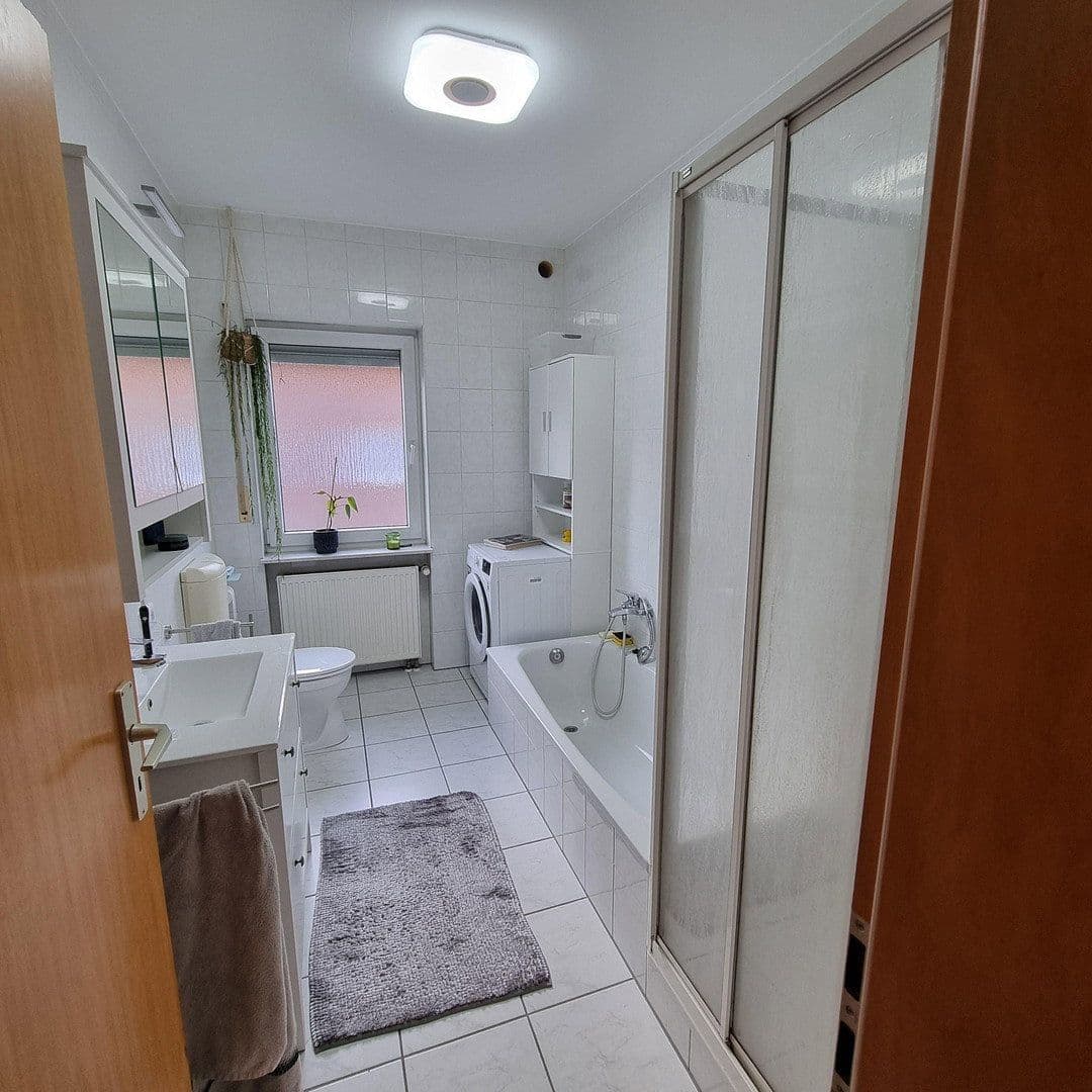 Pronájem bytu 3+1 98 m², Ettringen, Porýní-Falc Pronájem bytu 3+1 98 m², Ettringen, Porýní-Falc