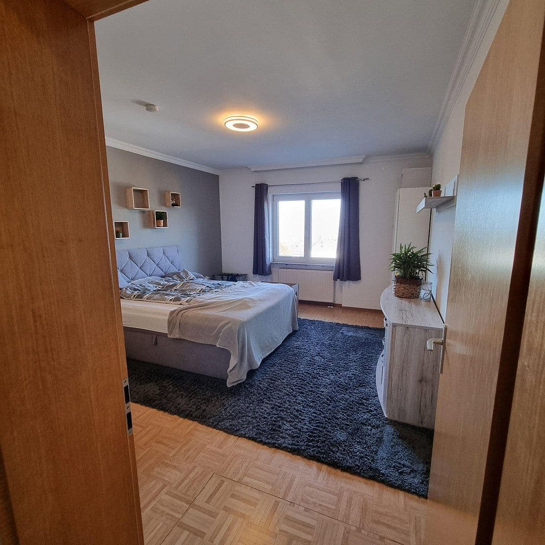 Pronájem bytu 3+1 98 m², Ettringen, Porýní-Falc Pronájem bytu 3+1 98 m², Ettringen, Porýní-Falc
