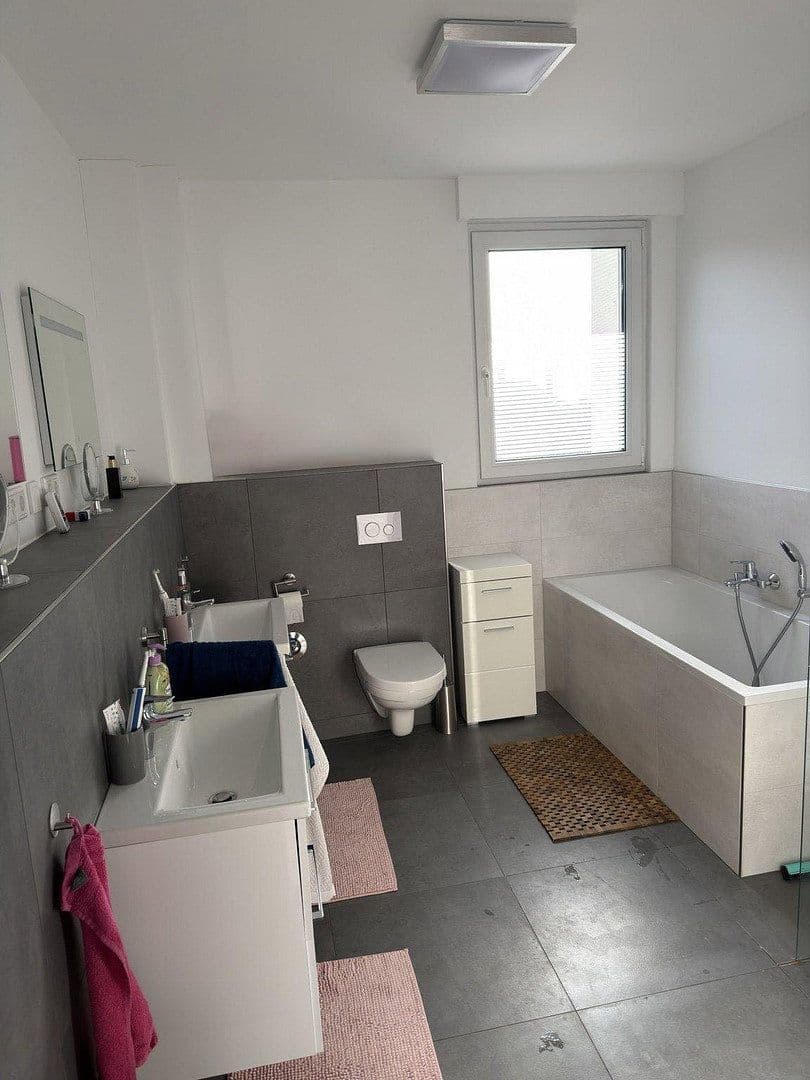 Pronájem bytu 5+1 135 m², Am Siefen 54, Solingen, Severní Porýní-Vestfálsko Pronájem bytu 5+1 135 m², Am Siefen 54, Solingen, Severní Porýní-Vestfálsko