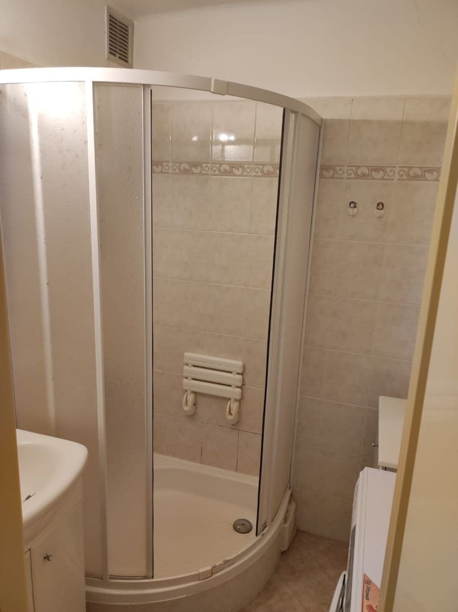 Prodej bytu 3+1 67 m², Poděbradova, Dvůr Králové nad Labem, Královéhradecký kraj Prodej bytu 3+1 67 m², Poděbradova, Dvůr Králové nad Labem, Královéhradecký kraj