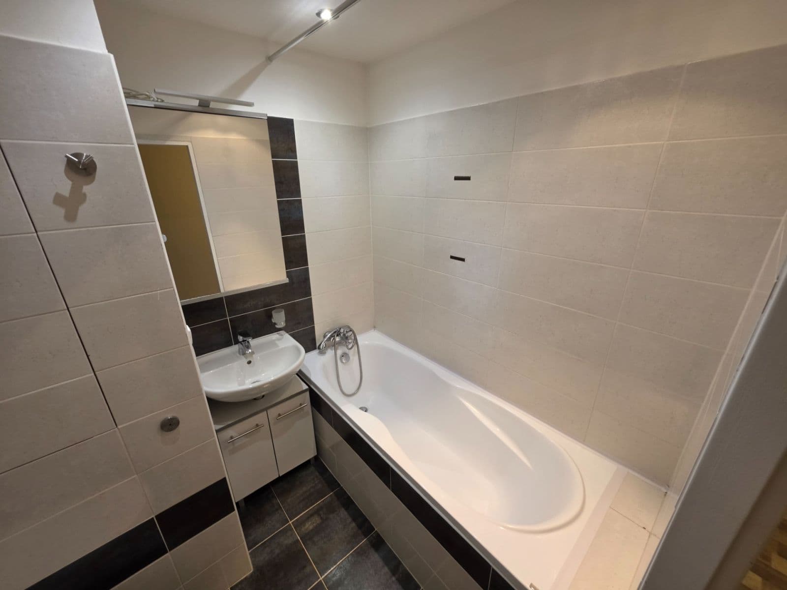 Prodej bytu 2+kk 56 m², V Hůrkách, Praha, Praha Prodej bytu 2+kk 56 m², V Hůrkách, Praha, Praha