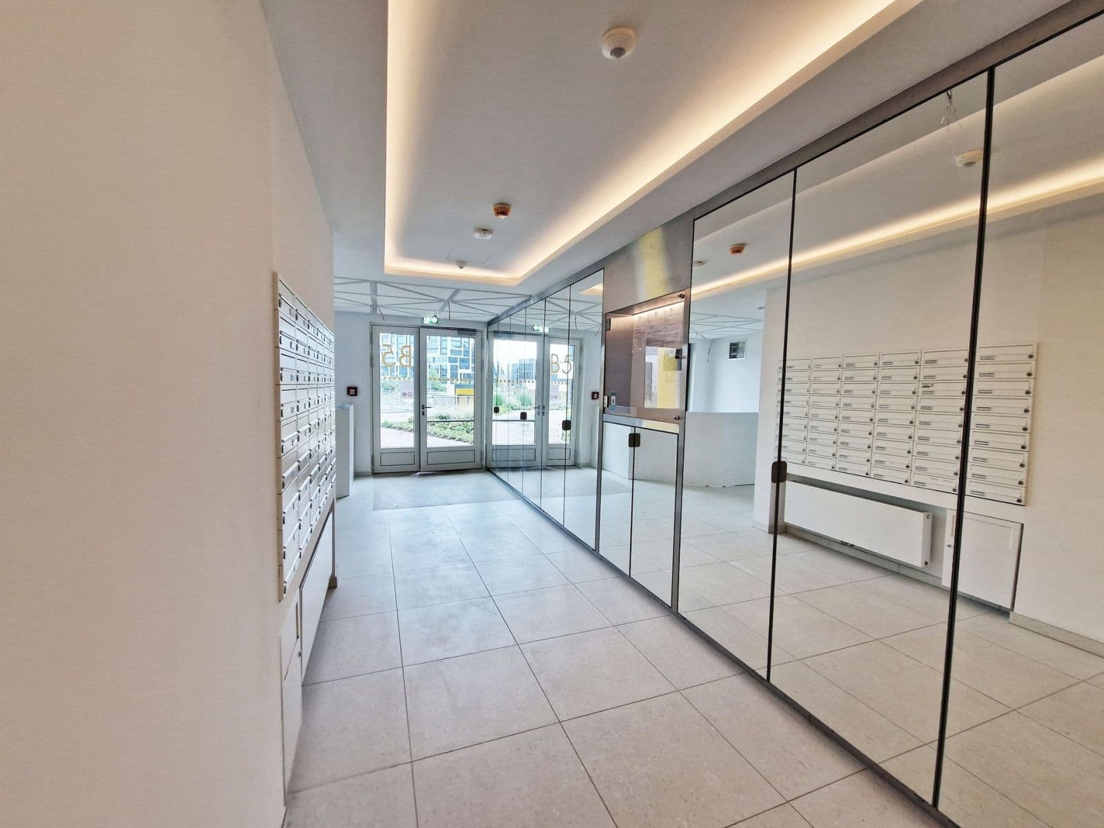 Pronájem bytu 2+kk 55 m², Sokolova, Praha, Praha Pronájem bytu 2+kk 55 m², Sokolova, Praha, Praha