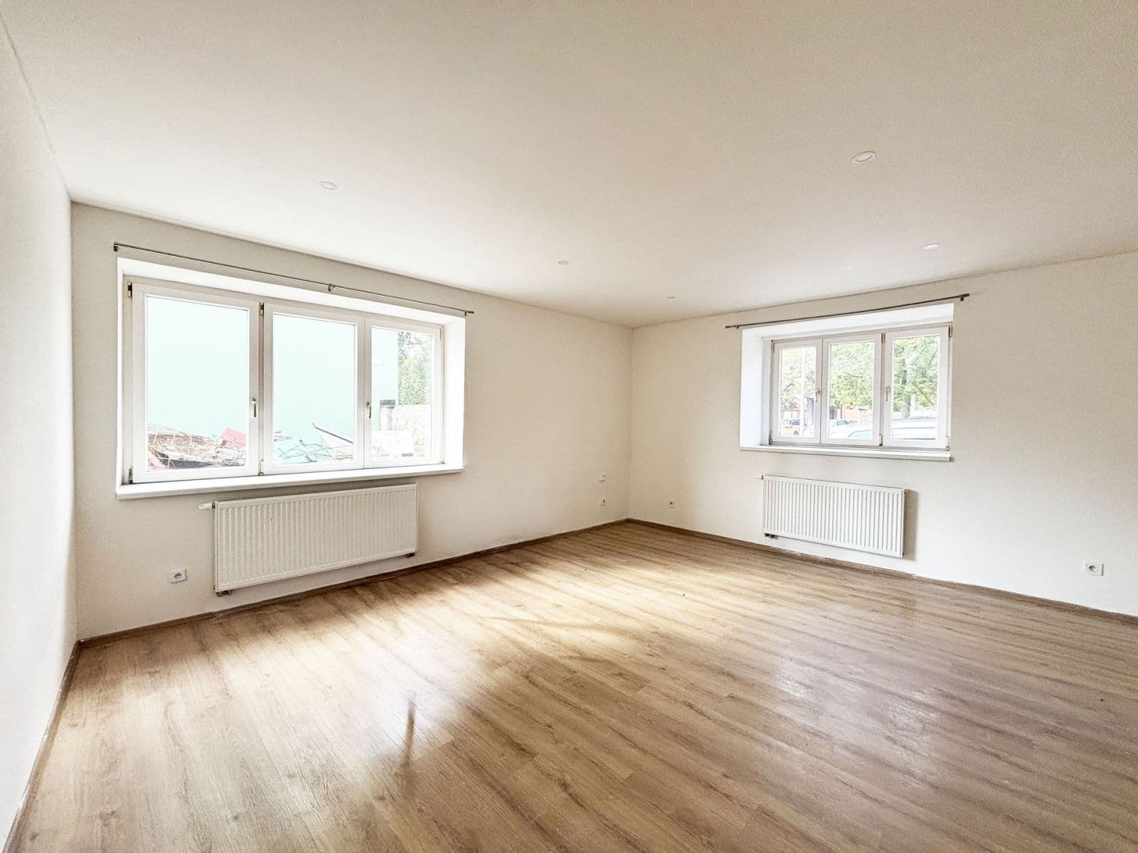 Pronájem bytu 3+1 67 m², Palackého náměstí, Dobrovice, Středočeský kraj Pronájem bytu 3+1 67 m², Palackého náměstí, Dobrovice, Středočeský kraj