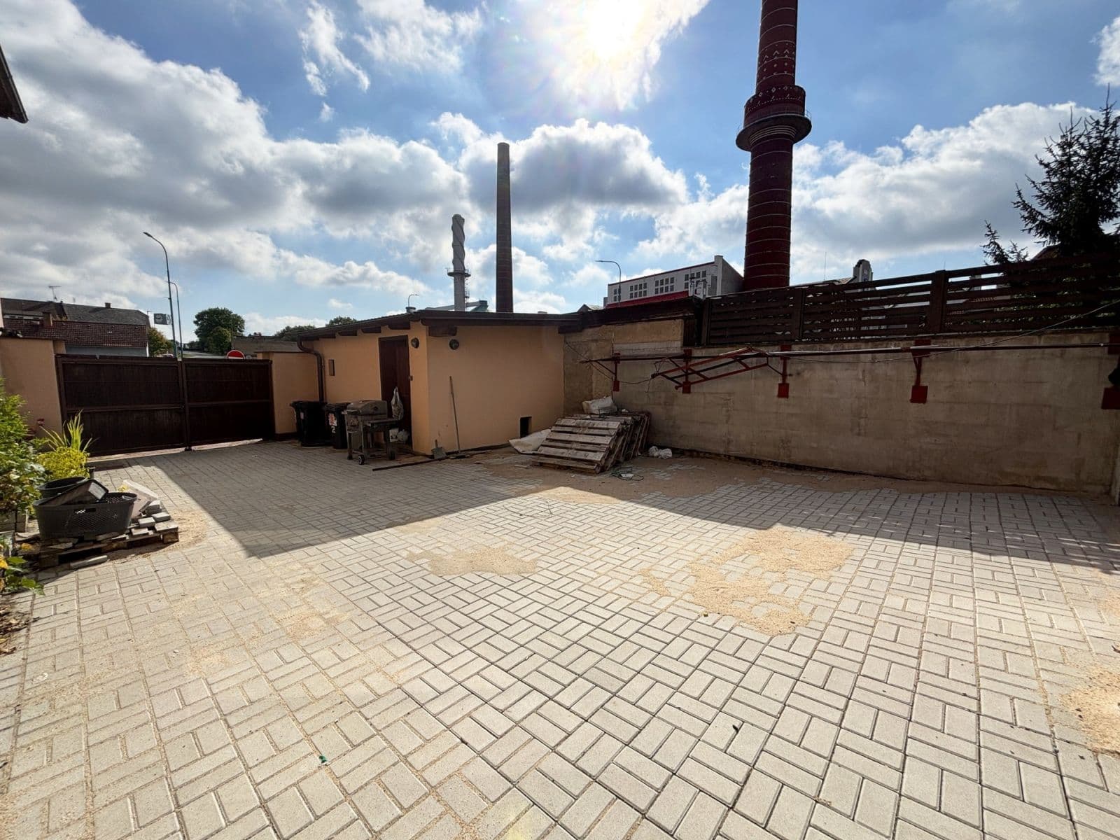 Pronájem bytu 3+1 67 m², Palackého náměstí, Dobrovice, Středočeský kraj Pronájem bytu 3+1 67 m², Palackého náměstí, Dobrovice, Středočeský kraj