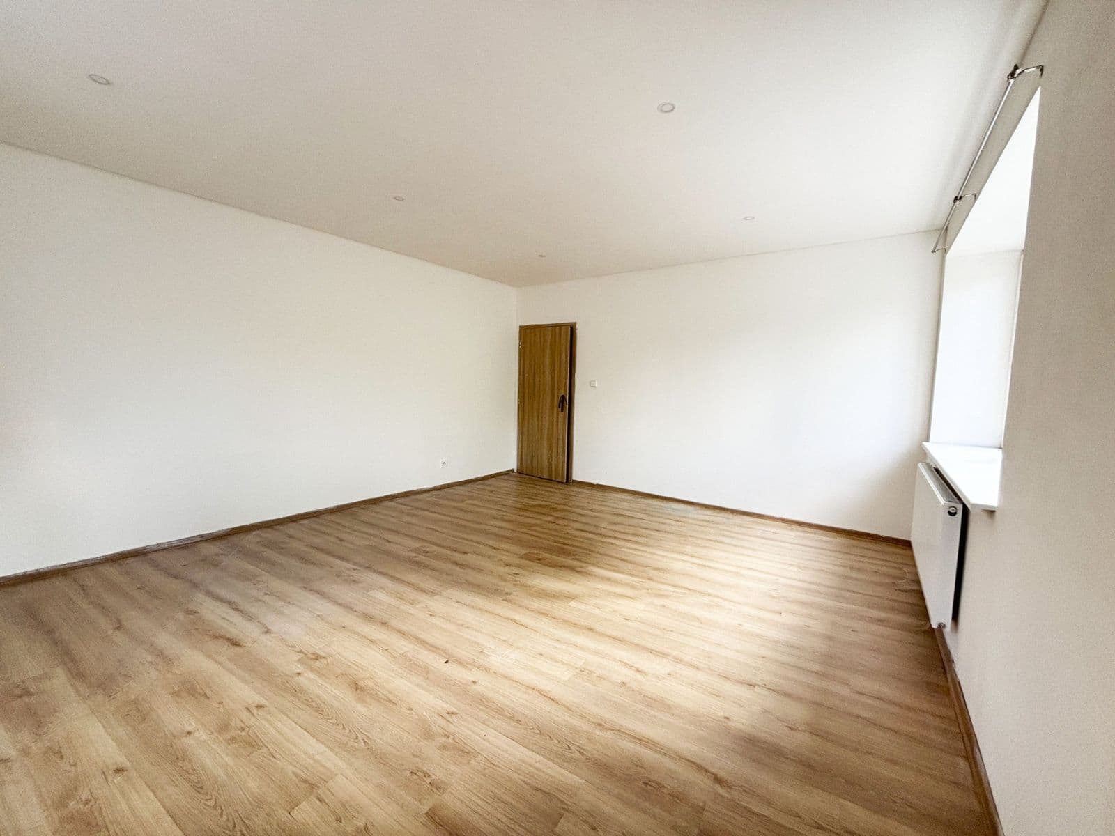 Pronájem bytu 3+1 67 m², Palackého náměstí, Dobrovice, Středočeský kraj Pronájem bytu 3+1 67 m², Palackého náměstí, Dobrovice, Středočeský kraj