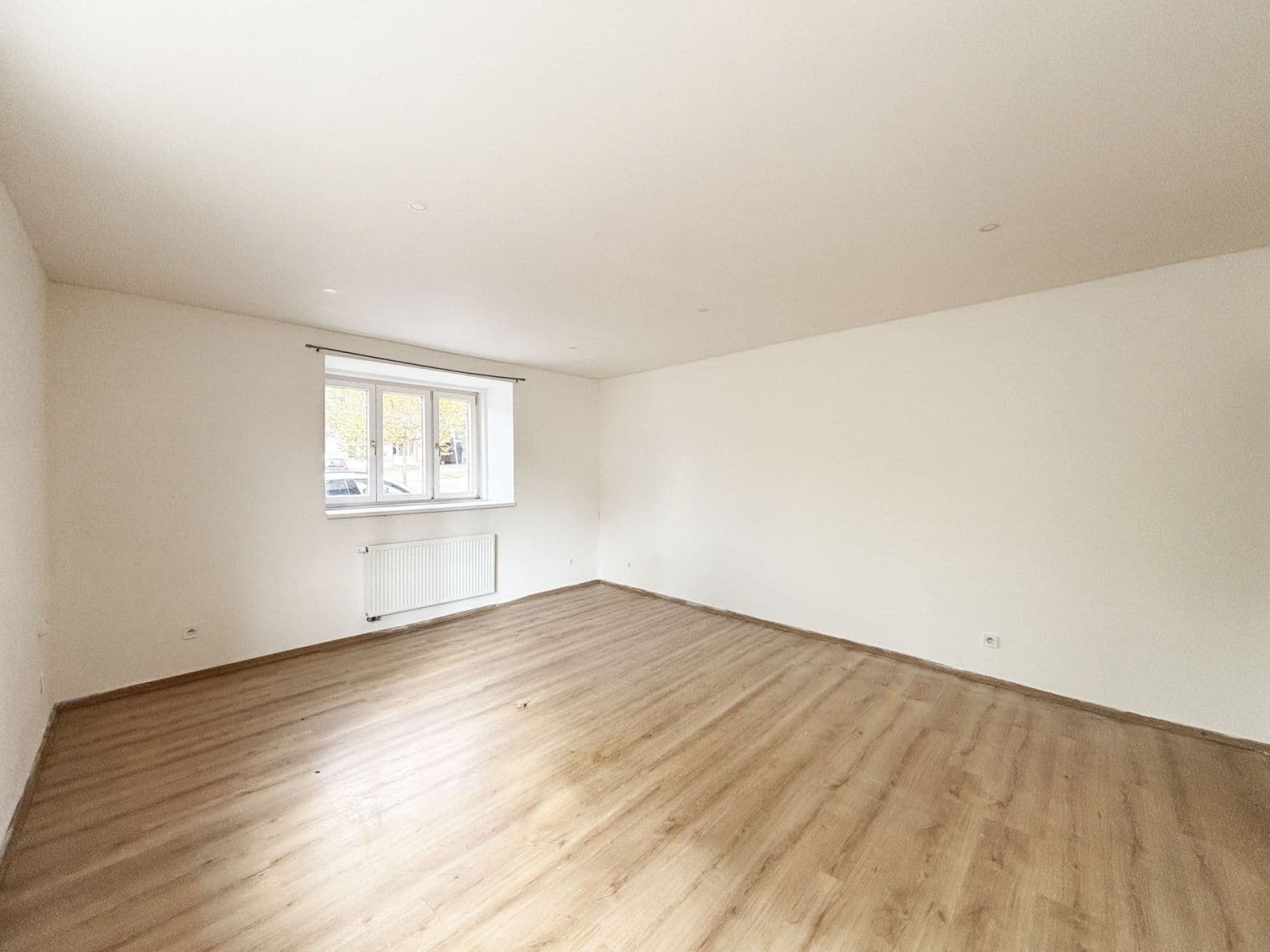 Pronájem bytu 3+1 67 m², Palackého náměstí, Dobrovice, Středočeský kraj Pronájem bytu 3+1 67 m², Palackého náměstí, Dobrovice, Středočeský kraj