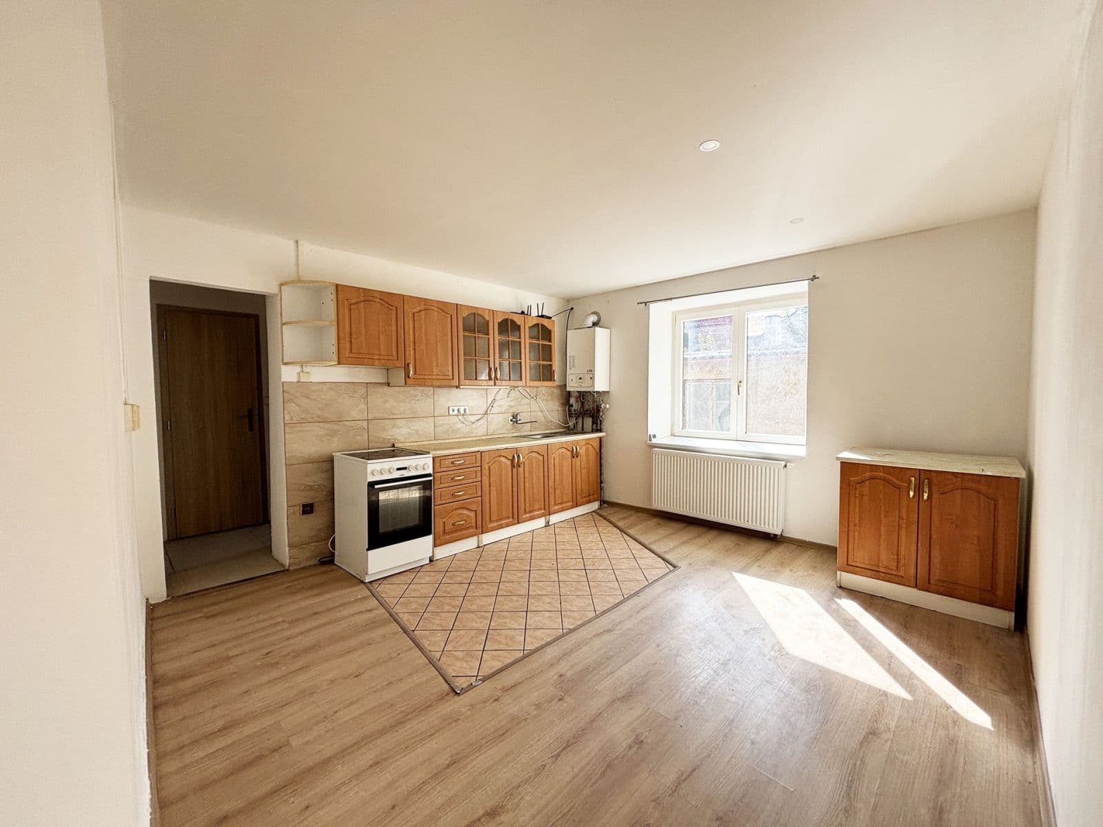 Pronájem bytu 3+1 67 m², Palackého náměstí, Dobrovice, Středočeský kraj Pronájem bytu 3+1 67 m², Palackého náměstí, Dobrovice, Středočeský kraj