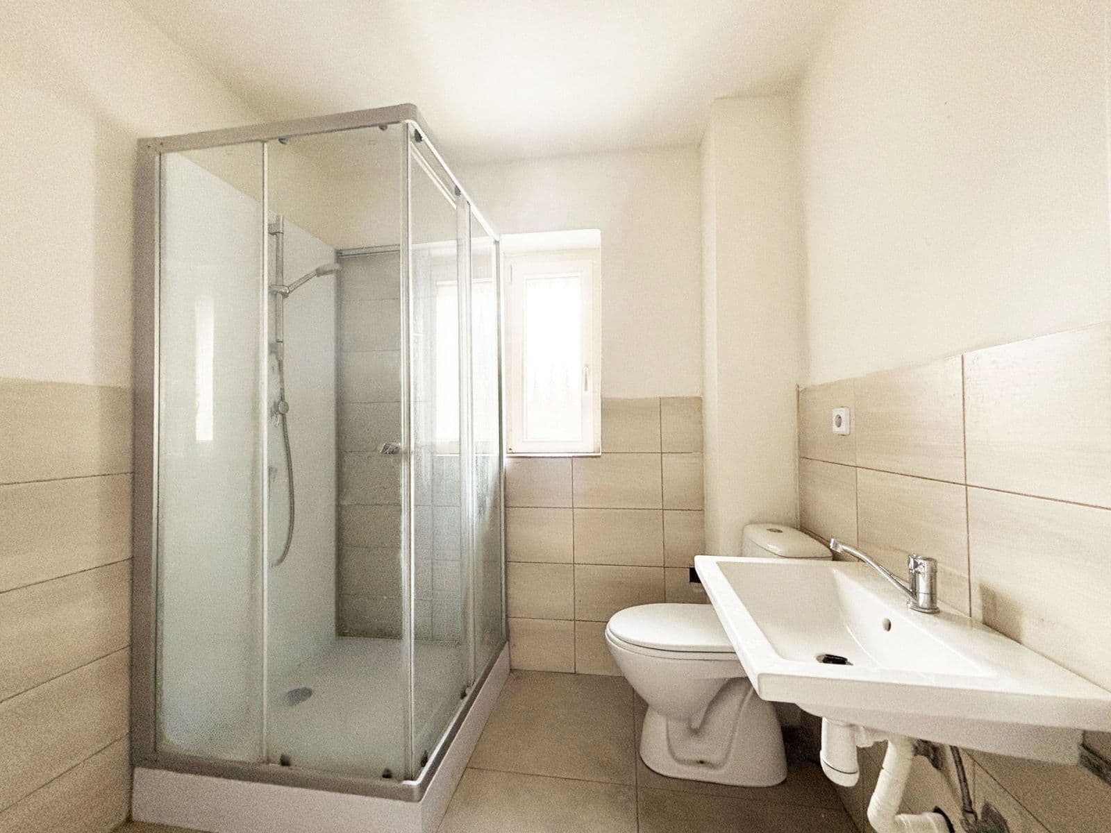 Pronájem bytu 3+1 67 m², Palackého náměstí, Dobrovice, Středočeský kraj Pronájem bytu 3+1 67 m², Palackého náměstí, Dobrovice, Středočeský kraj