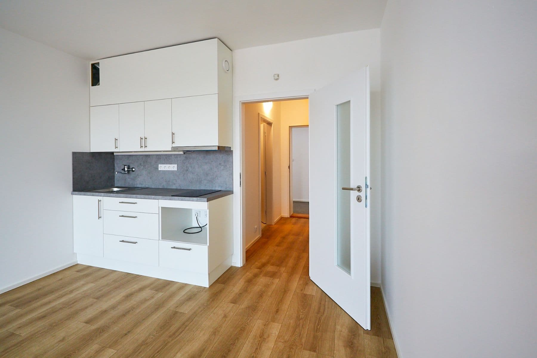 Pronájem bytu 1+kk 30 m², Pod Soutratím, Praha, Praha Pronájem bytu 1+kk 30 m², Pod Soutratím, Praha, Praha