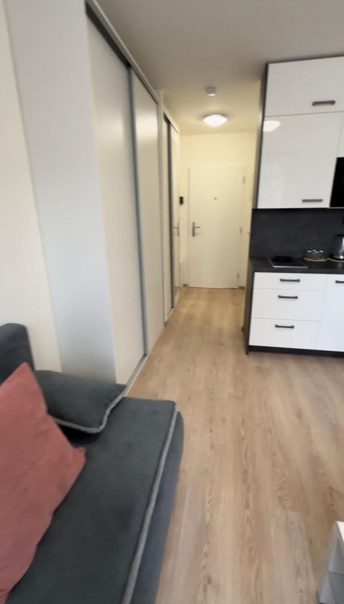 Prodej bytu 1+kk 19 m², Kubánské náměstí, Praha, Praha Prodej bytu 1+kk 19 m², Kubánské náměstí, Praha, Praha