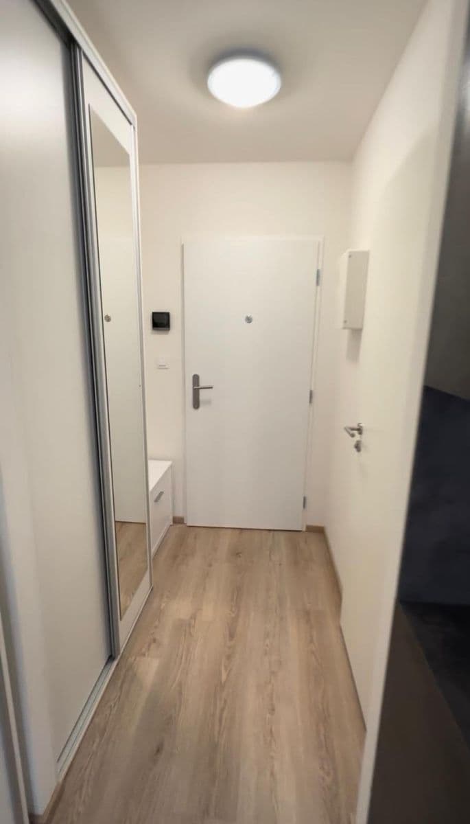 Prodej bytu 1+kk 19 m², Kubánské náměstí, Praha, Praha Prodej bytu 1+kk 19 m², Kubánské náměstí, Praha, Praha