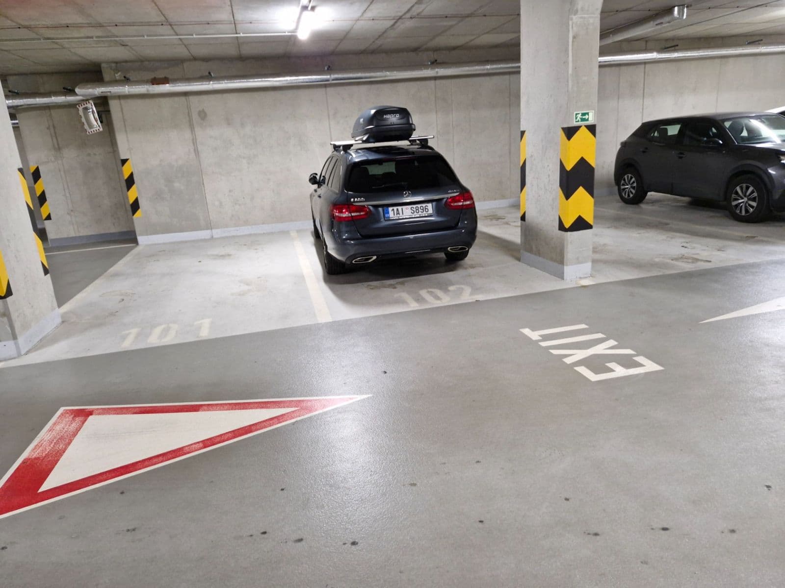 Pronájem garáže 13 m², Zvěřinova, Praha, Praha Pronájem garáže 13 m², Zvěřinova, Praha, Praha