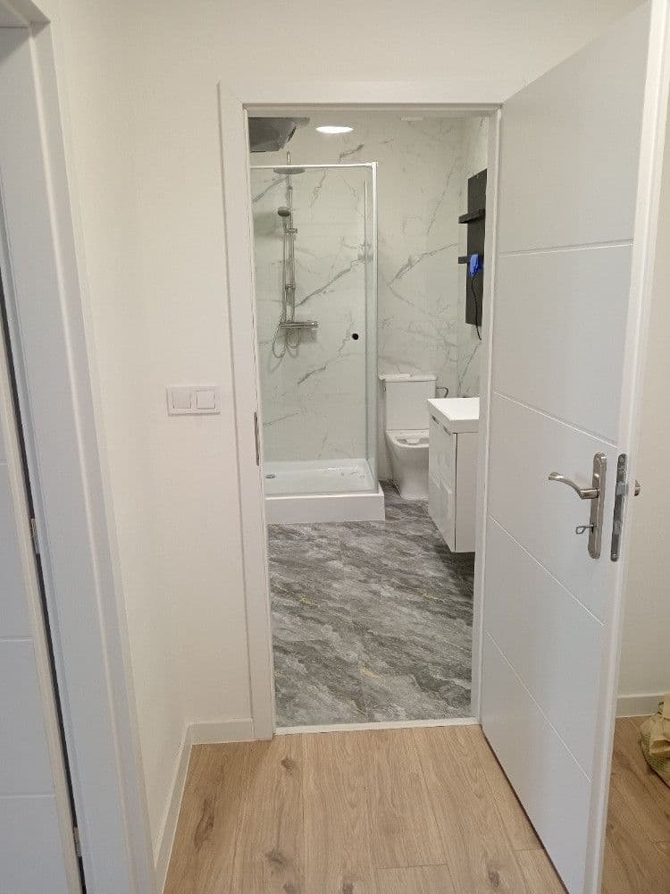 Pronájem bytu 3+kk 80 m², 28. pluku, Praha, Praha Pronájem bytu 3+kk 80 m², 28. pluku, Praha, Praha