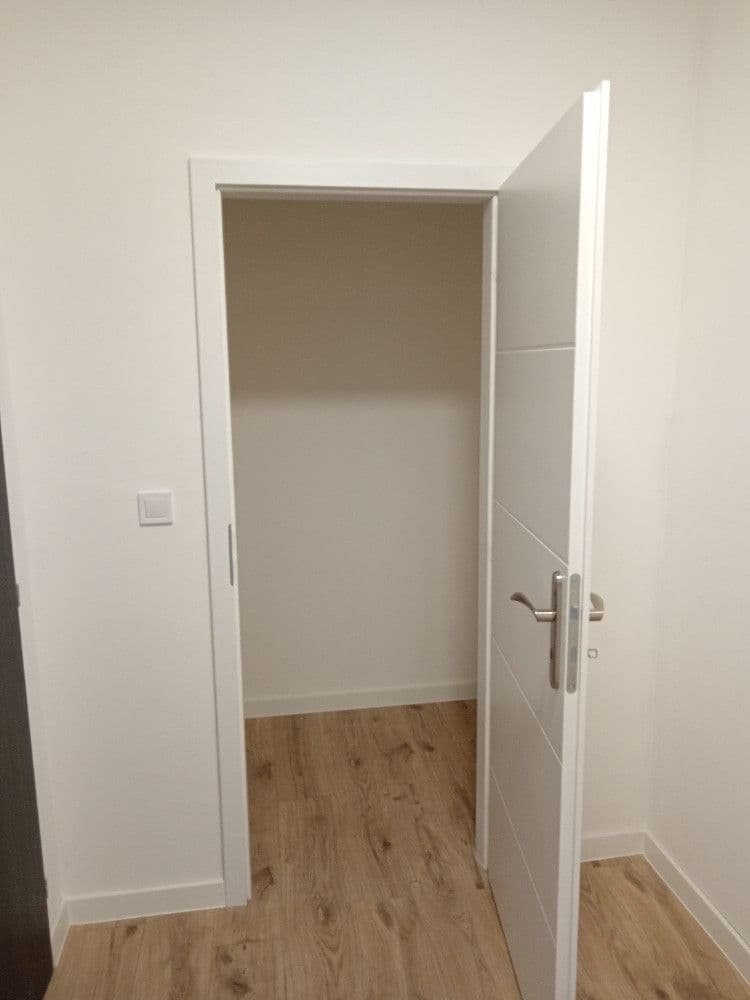 Pronájem bytu 3+kk 80 m², 28. pluku, Praha, Praha Pronájem bytu 3+kk 80 m², 28. pluku, Praha, Praha