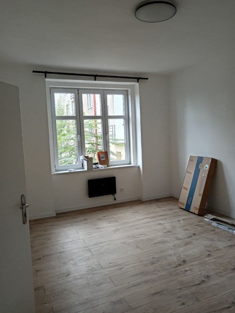 Pronájem bytu 3+kk 80 m², 28. pluku, Praha, Praha Pronájem bytu 3+kk 80 m², 28. pluku, Praha, Praha