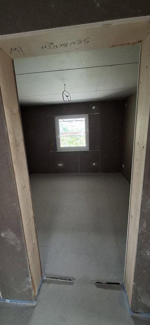Pronájem bytu 4+1 130 m², Wiesenweg 66, Bubenreuth, Bavorsko Pronájem bytu 4+1 130 m², Wiesenweg 66, Bubenreuth, Bavorsko