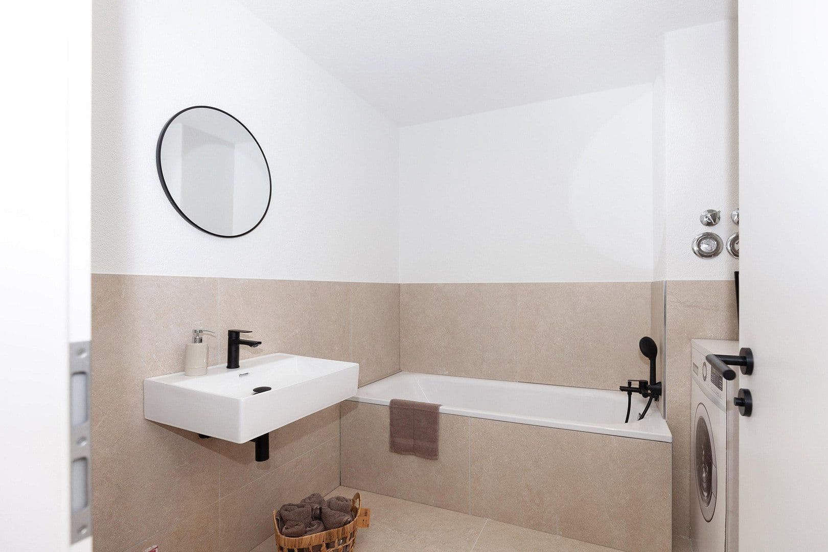 Prodej bytu 4+1 88 m², Bönnigheimer Str. 10, Ludwigsburg, Bádensko-Württembersko Prodej bytu 4+1 88 m², Bönnigheimer Str. 10, Ludwigsburg, Bádensko-Württembersko