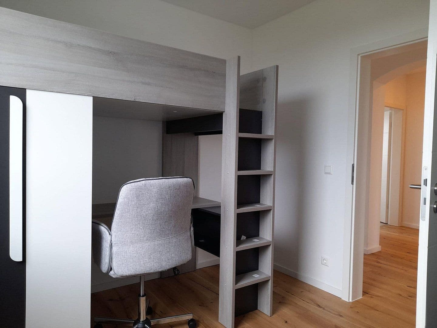 Pronájem bytu 4+1 98 m², Honsellstr. 1b, Karlsruhe, Bádensko-Württembersko Pronájem bytu 4+1 98 m², Honsellstr. 1b, Karlsruhe, Bádensko-Württembersko