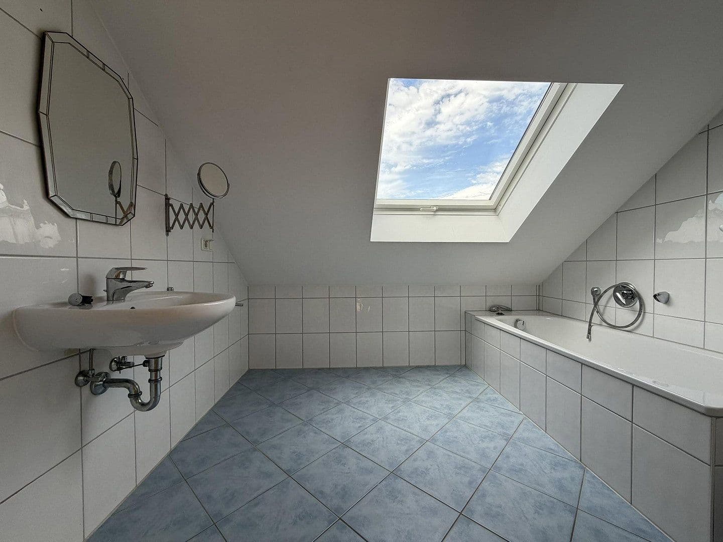 Pronájem bytu 3+1 85 m², Hainburg, Hessen Pronájem bytu 3+1 85 m², Hainburg, Hessen