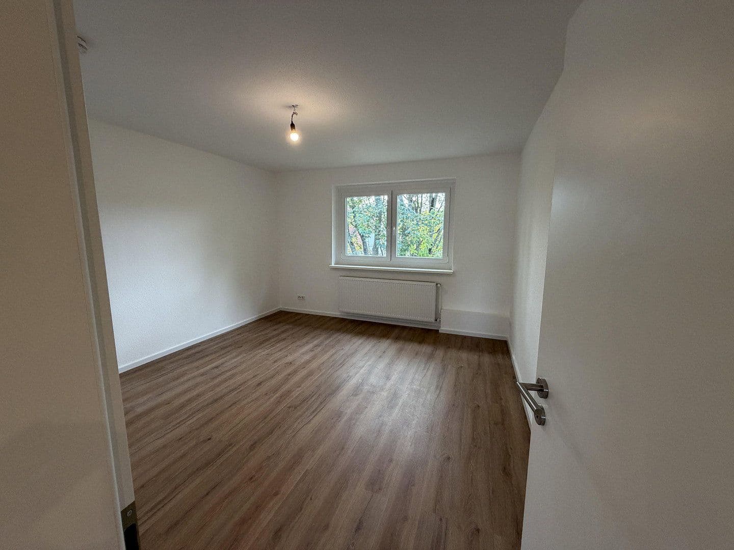 Pronájem bytu 4+1 80 m², Schiefersteinstraße 1, Wiesbaden, Hessen Pronájem bytu 4+1 80 m², Schiefersteinstraße 1, Wiesbaden, Hessen