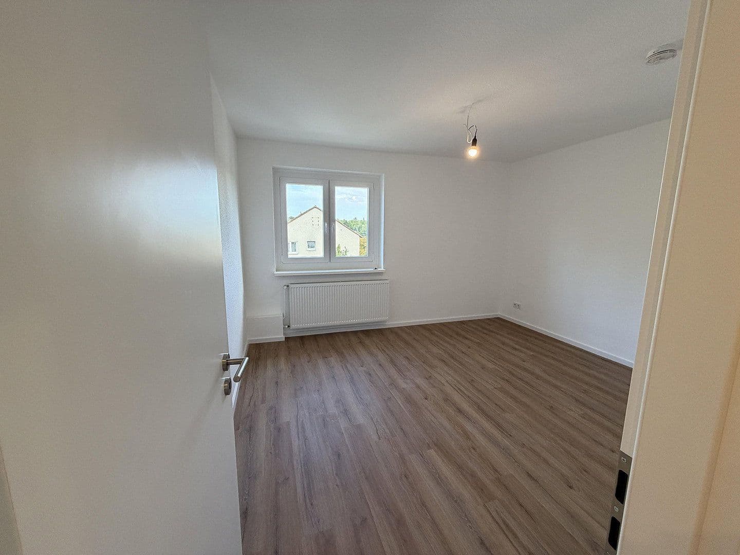 Pronájem bytu 4+1 80 m², Schiefersteinstraße 1, Wiesbaden, Hessen Pronájem bytu 4+1 80 m², Schiefersteinstraße 1, Wiesbaden, Hessen
