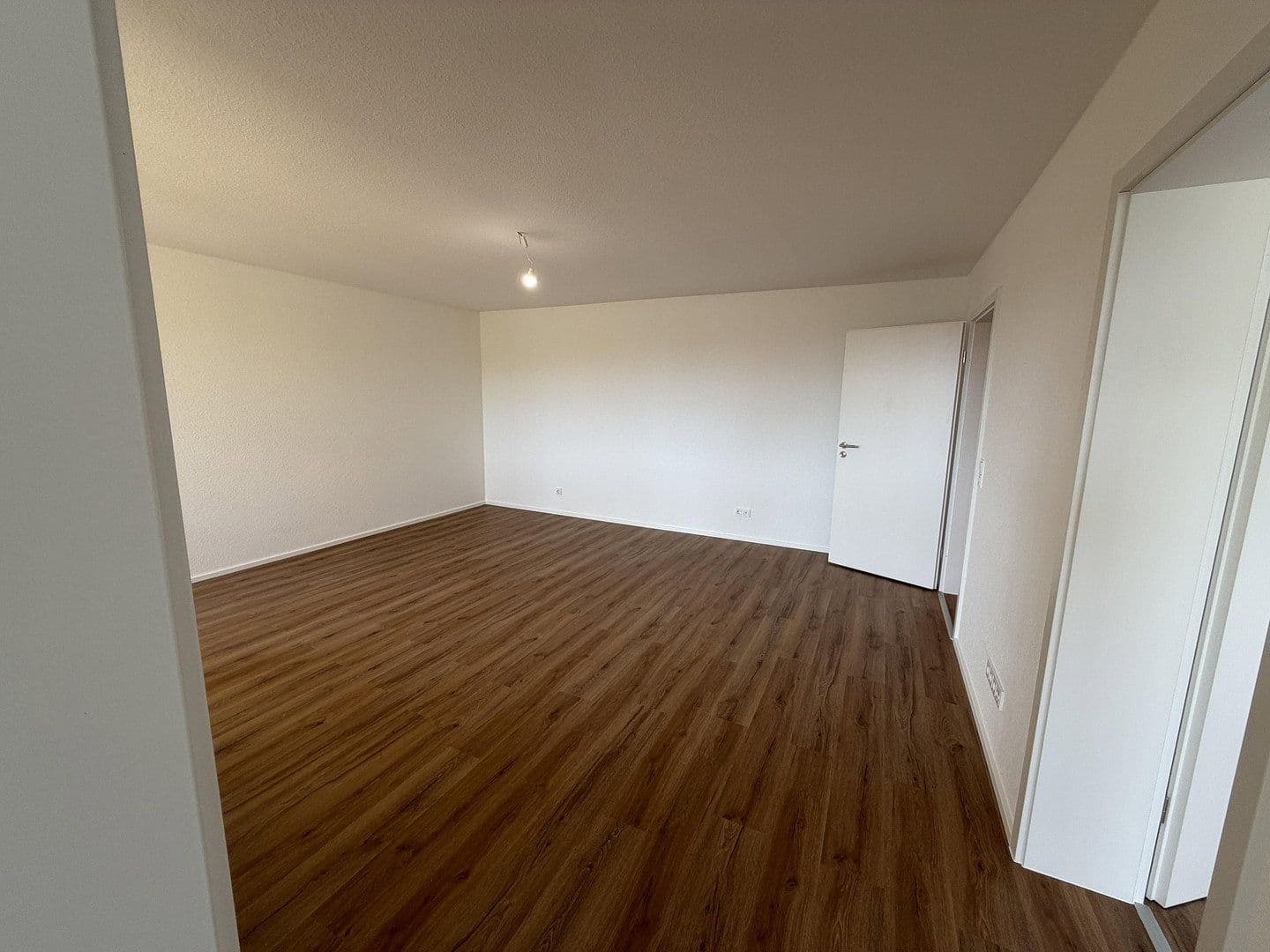 Pronájem bytu 2+1 60 m², Am Wald 11, Wiesbaden, Hessen Pronájem bytu 2+1 60 m², Am Wald 11, Wiesbaden, Hessen