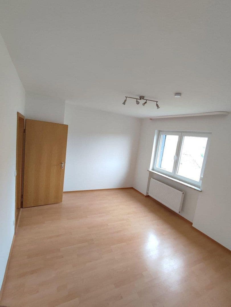 Pronájem bytu 3+1 80 m², Mengerschied, Porýní-Falc Pronájem bytu 3+1 80 m², Mengerschied, Porýní-Falc