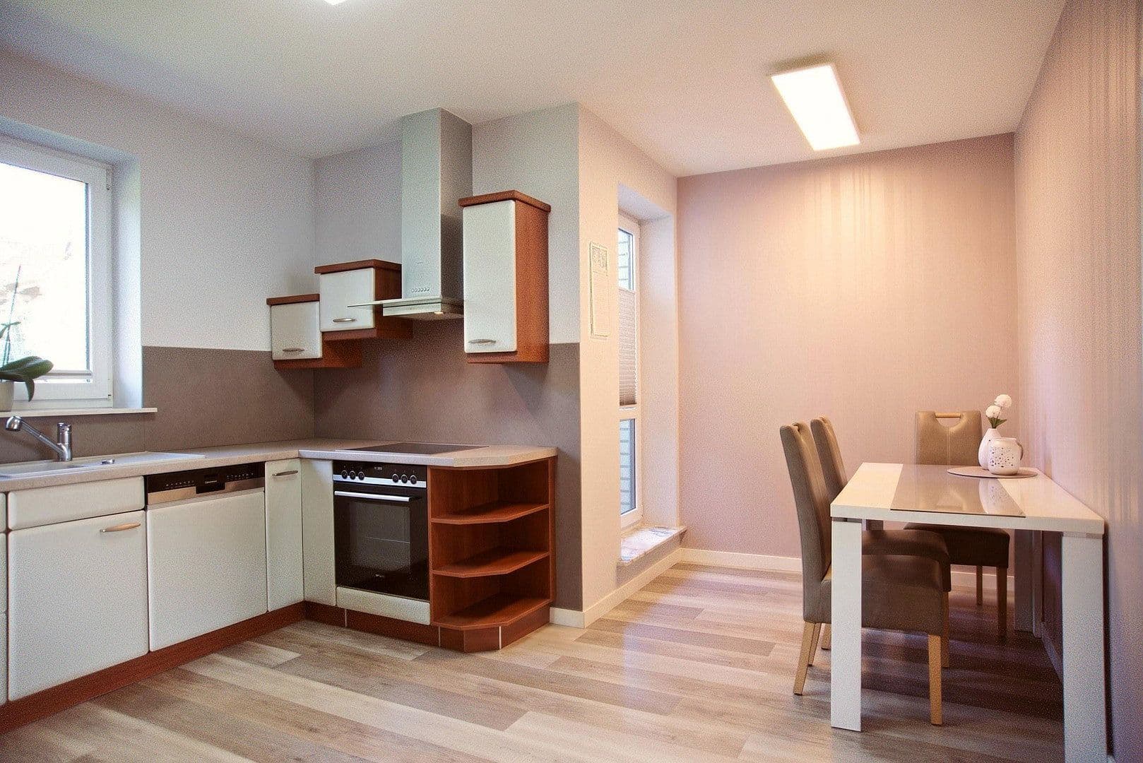 Prodej domu 165 m², pozemek 718 m², Neubrandenburg, Mecklenburg-Vorpommern Prodej domu 165 m², pozemek 718 m², Neubrandenburg, Mecklenburg-Vorpommern