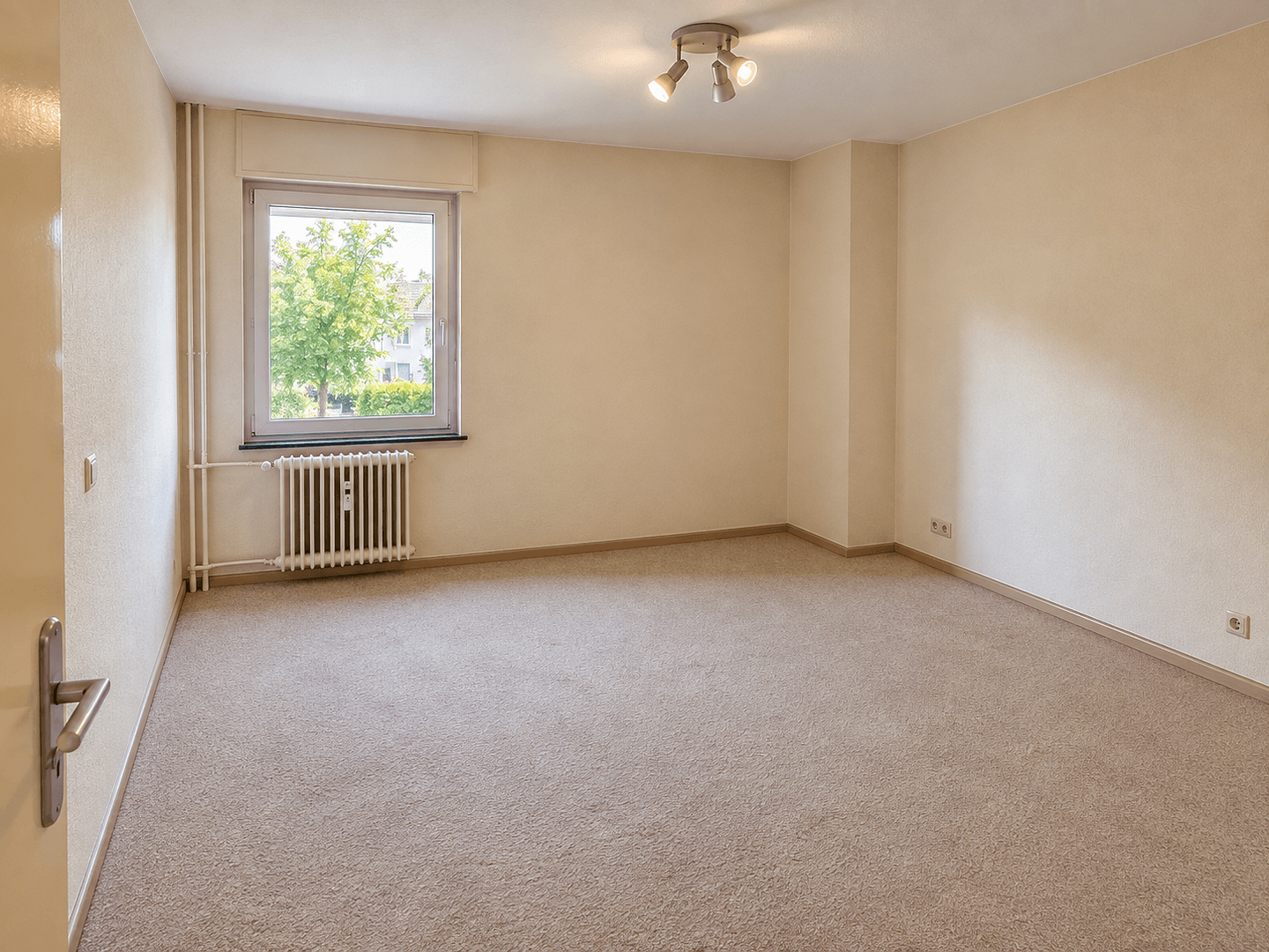 Prodej bytu 4+1 75 m², Frankfurt Nieder-Eschbach, Hessen Prodej bytu 4+1 75 m², Frankfurt Nieder-Eschbach, Hessen