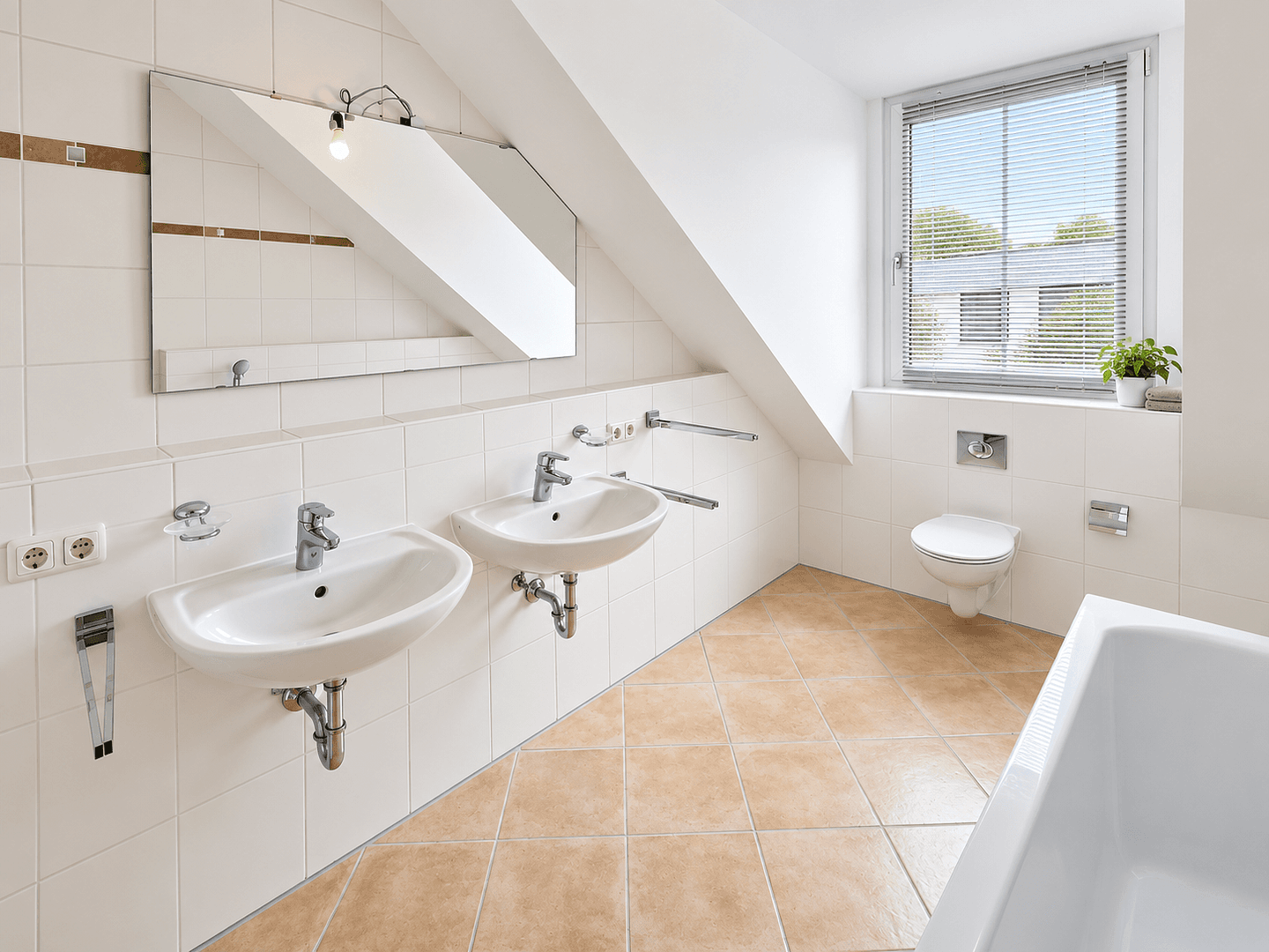 Pronájem bytu 4+1 91 m², Gronsdorferstraße 1, Haar, Bavorsko Pronájem bytu 4+1 91 m², Gronsdorferstraße 1, Haar, Bavorsko