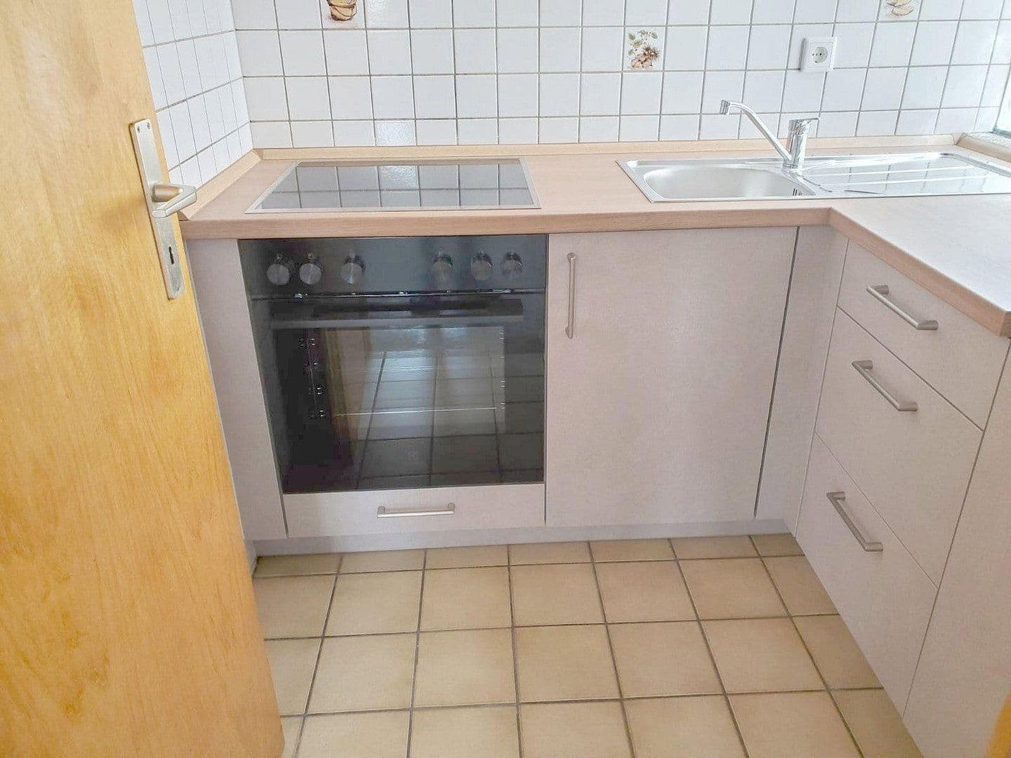 Pronájem bytu 1+1 33 m², Tübingen, Bádensko-Württembersko Pronájem bytu 1+1 33 m², Tübingen, Bádensko-Württembersko