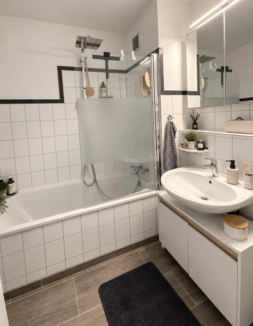 Prodej bytu 3+1 80 m², Max-Halbe-Str.20, Düsseldorf, Severní Porýní-Vestfálsko Prodej bytu 3+1 80 m², Max-Halbe-Str.20, Düsseldorf, Severní Porýní-Vestfálsko