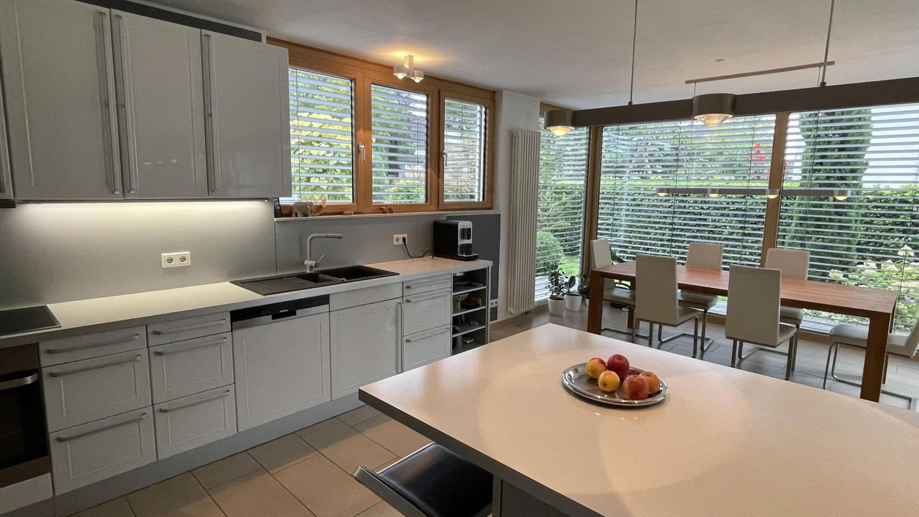 Prodej domu 274 m², pozemek 702 m², Königswinter, Severní Porýní-Vestfálsko Prodej domu 274 m², pozemek 702 m², Königswinter, Severní Porýní-Vestfálsko