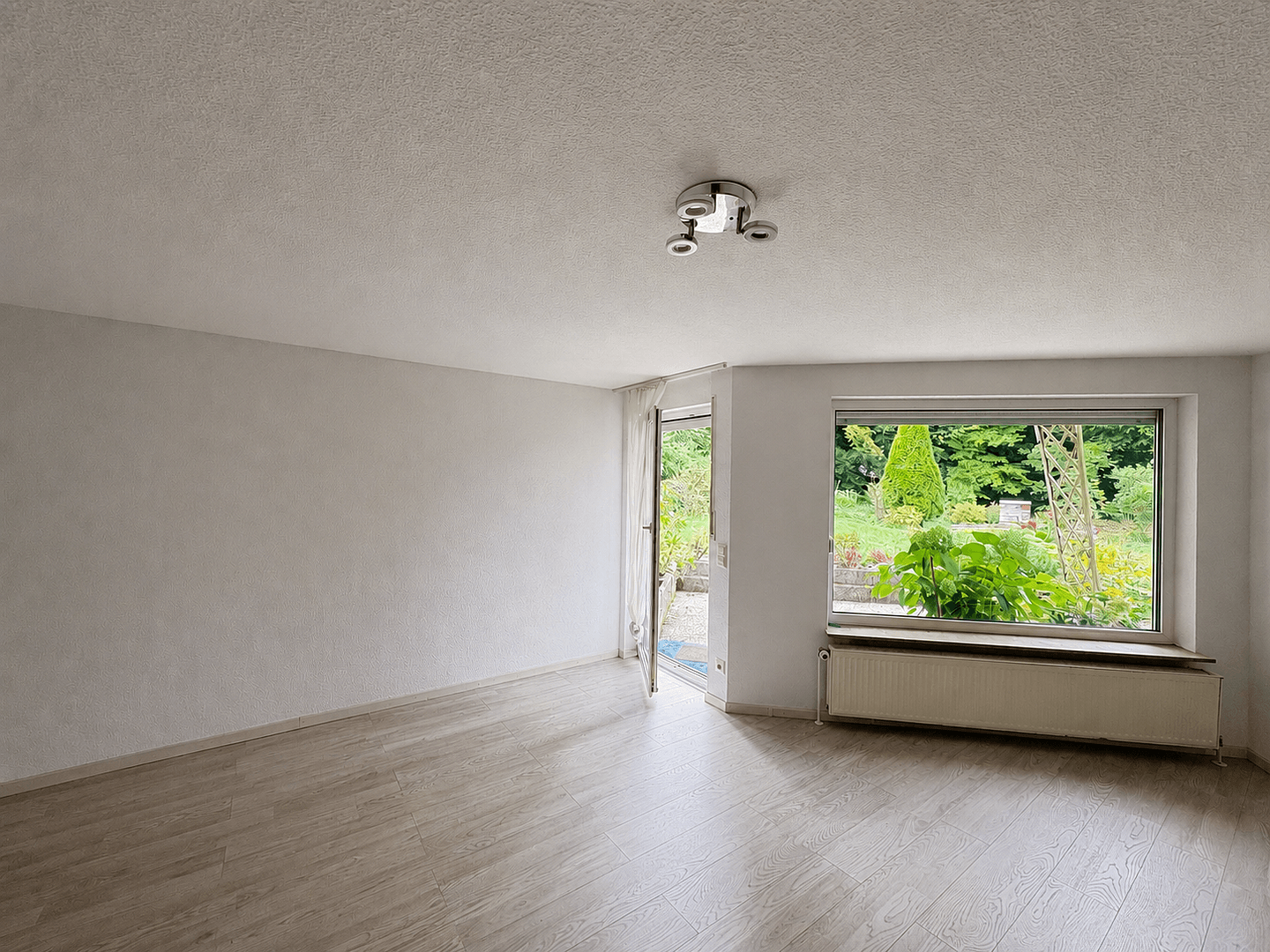 Prodej domu 160 m², pozemek 218 m², Remshalden, Bádensko-Württembersko Prodej domu 160 m², pozemek 218 m², Remshalden, Bádensko-Württembersko