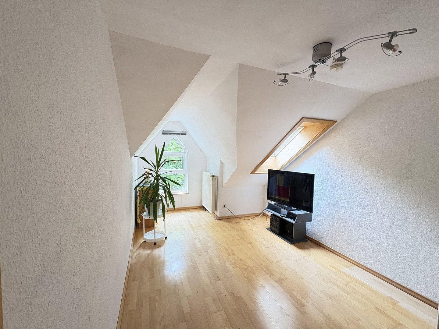 Prodej domu 160 m², pozemek 218 m², Remshalden, Bádensko-Württembersko Prodej domu 160 m², pozemek 218 m², Remshalden, Bádensko-Württembersko