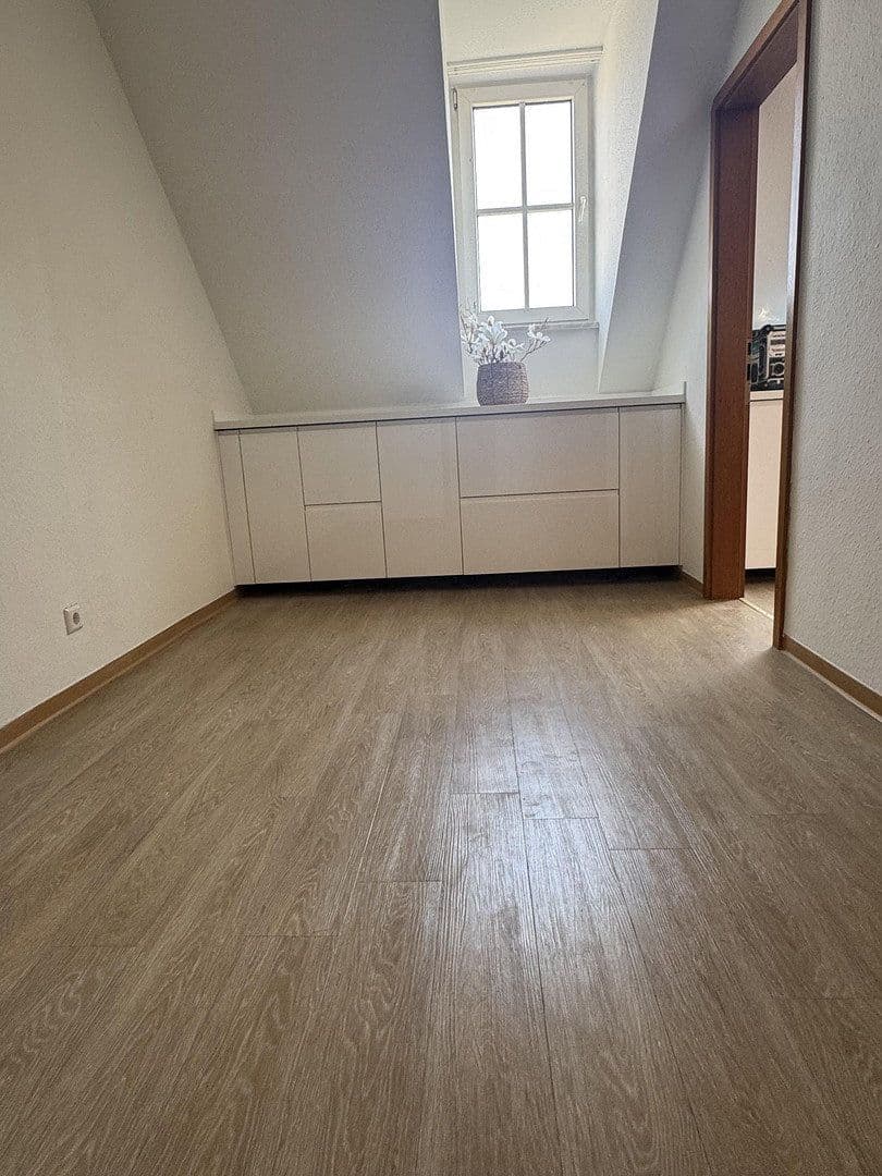 Pronájem bytu 3+1 65 m², Stuttgart, Bádensko-Württembersko Pronájem bytu 3+1 65 m², Stuttgart, Bádensko-Württembersko